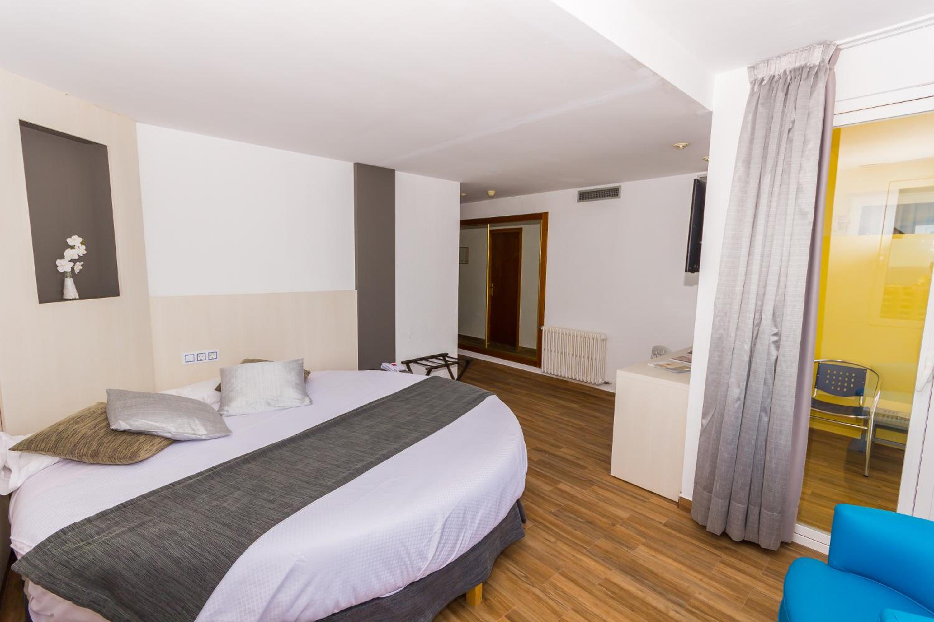 Junior Suite with Pool View