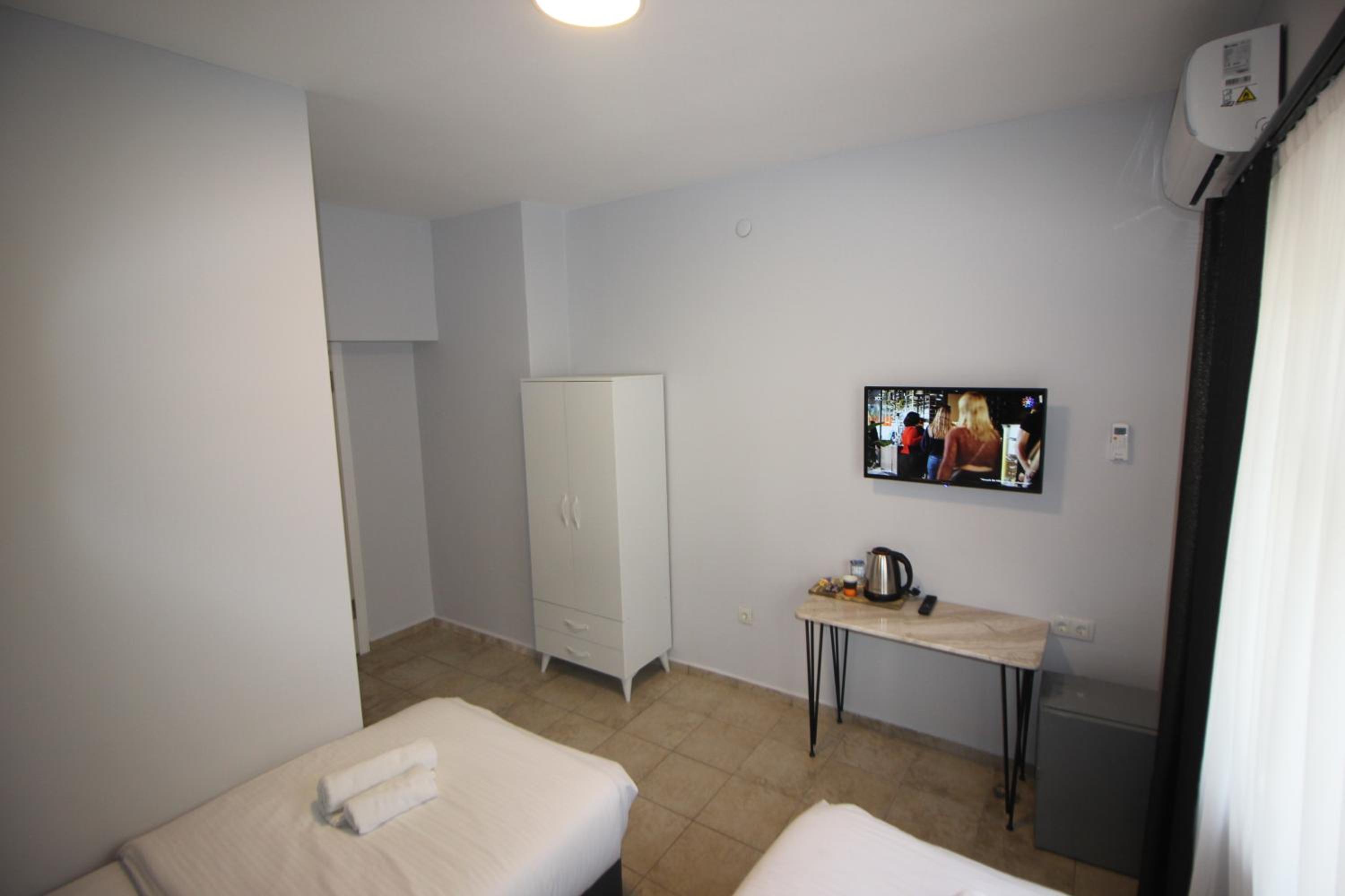 Deluxe Twin Room - Photo 3