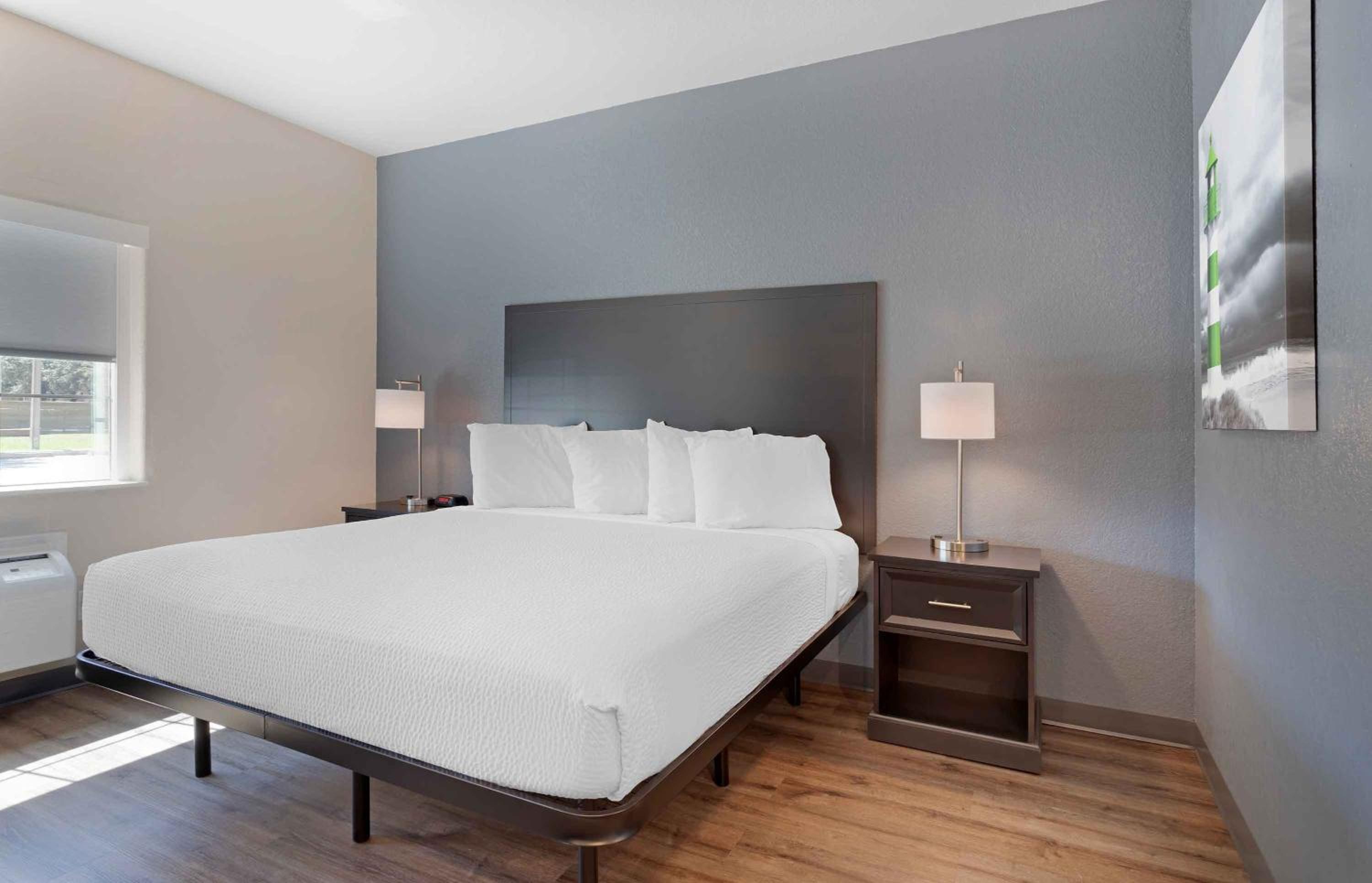 Standard King Room photo 1