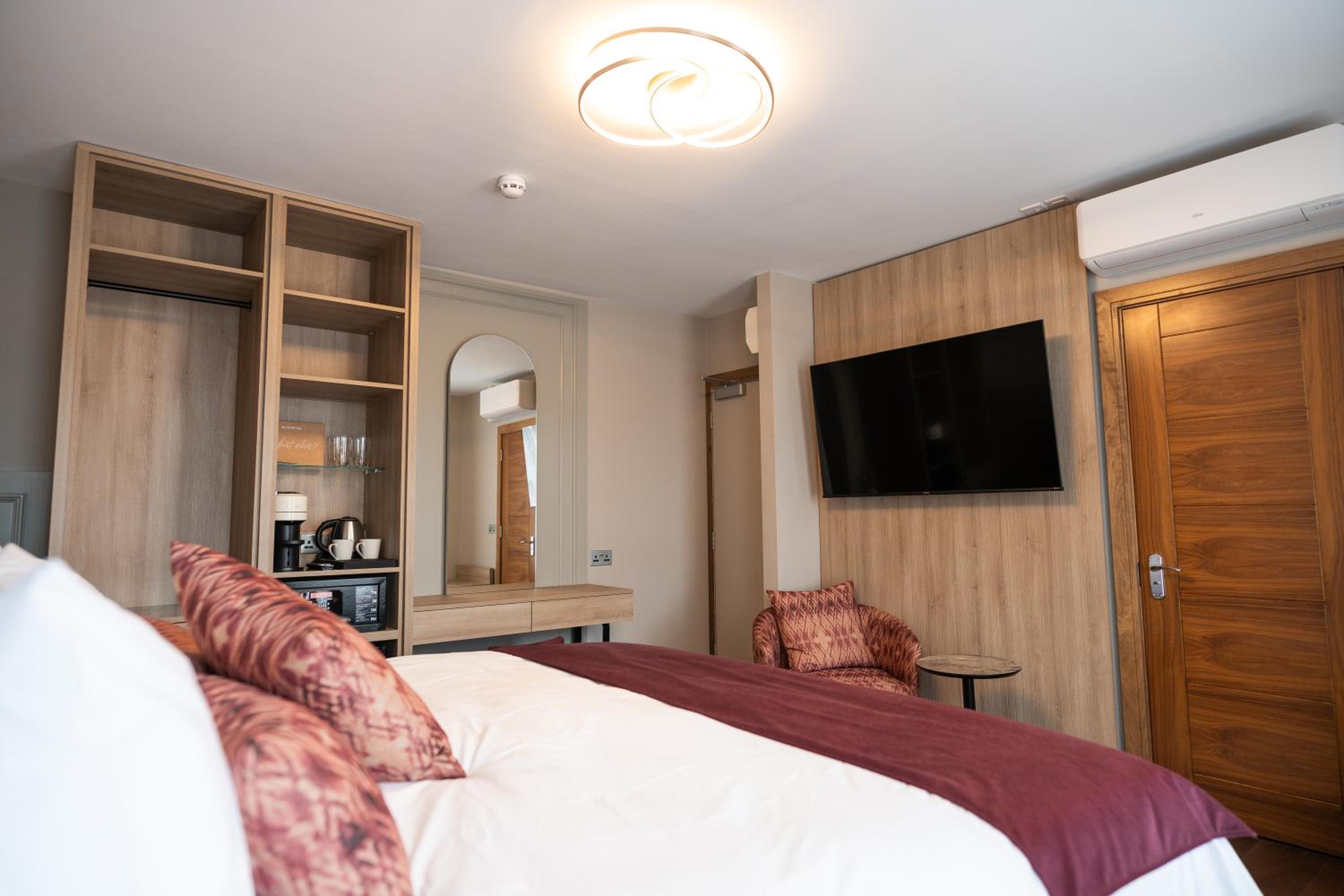 Double or Twin Room with Extra Bed - Photo 1
