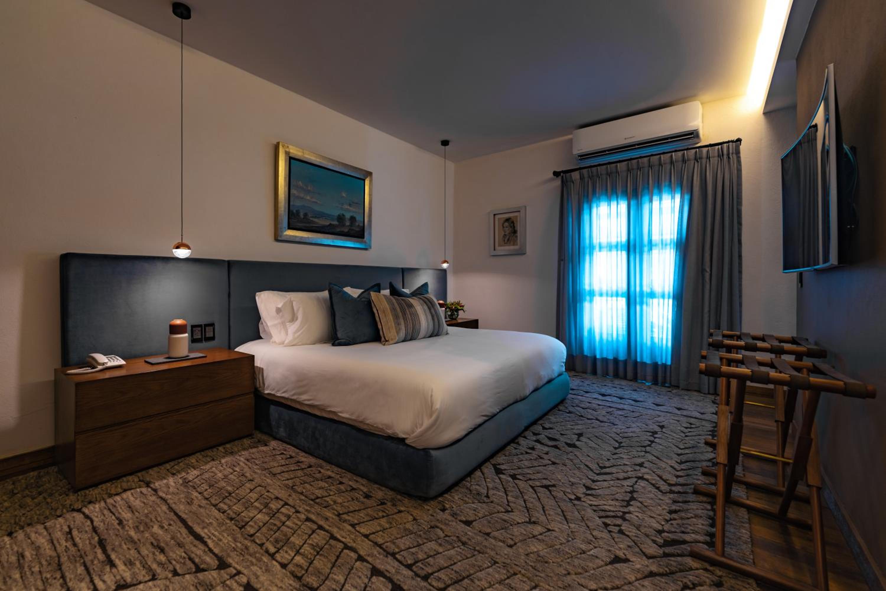Superior Suite - Photo 7