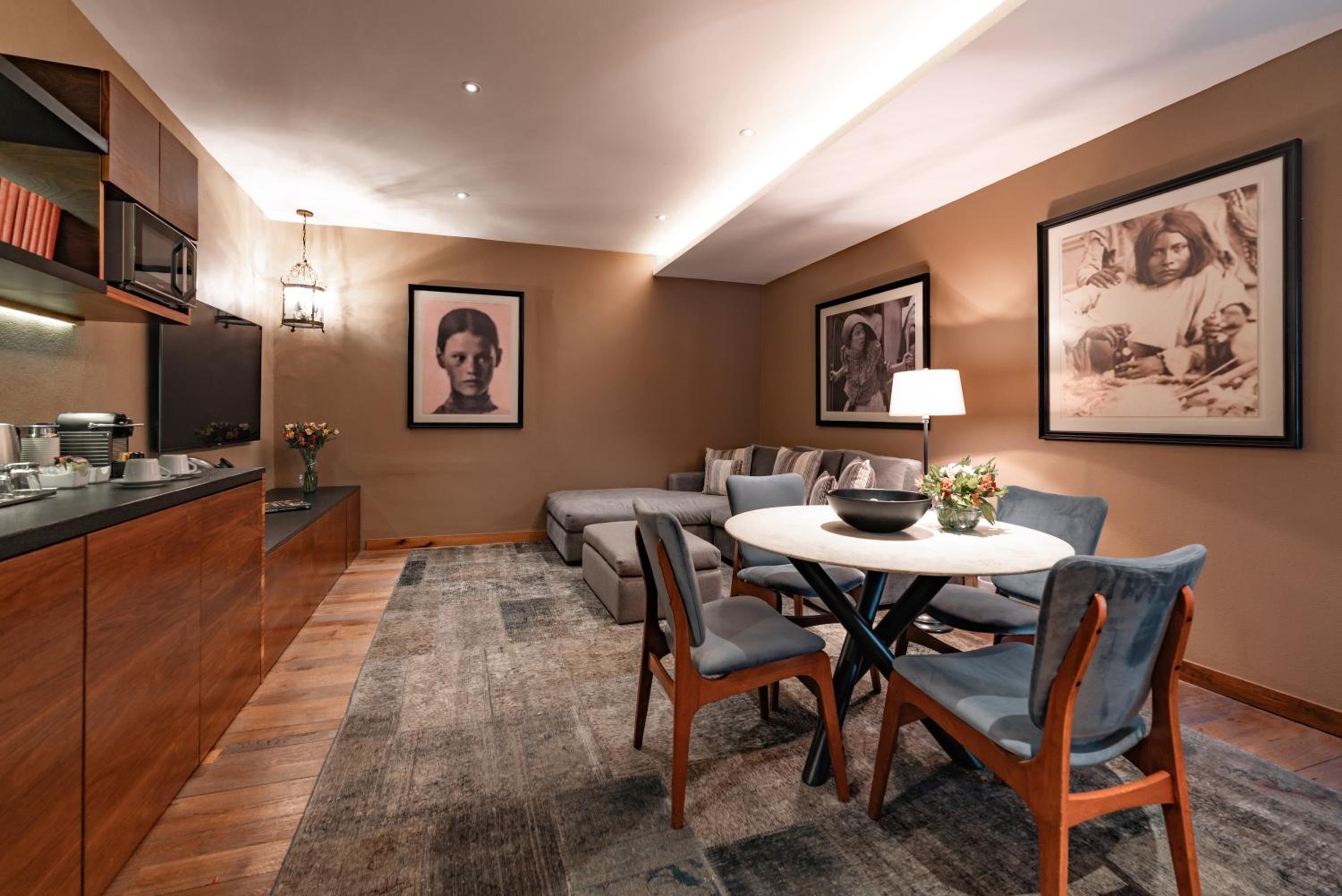 Superior Suite - Photo 6