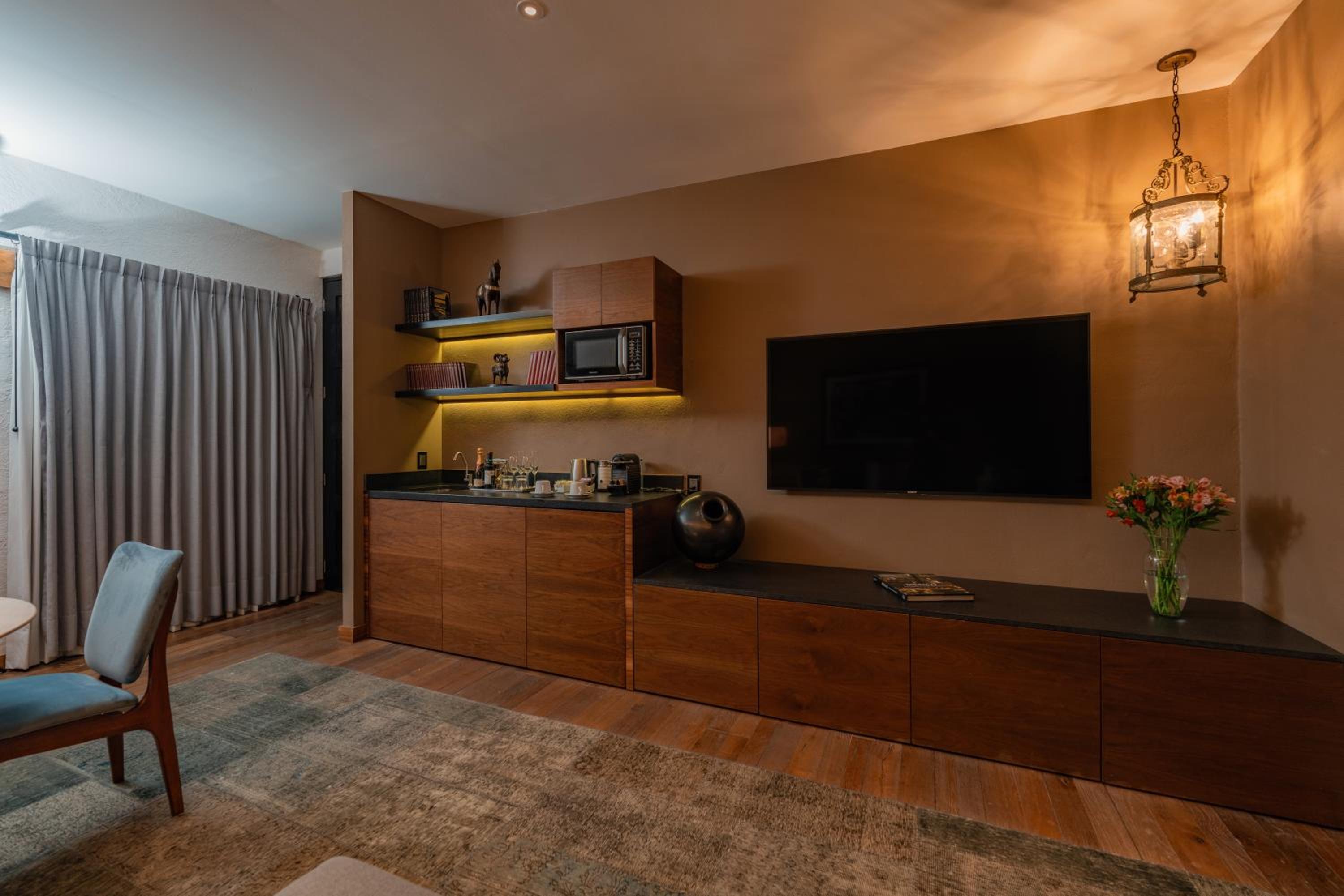 Superior Suite - Photo 3