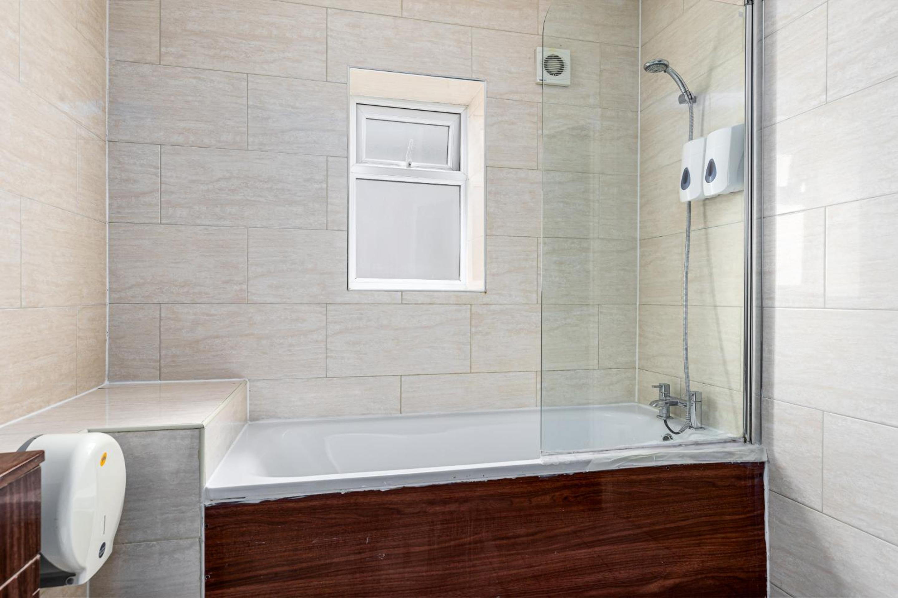 Ensuite Budget Double Room photo 2