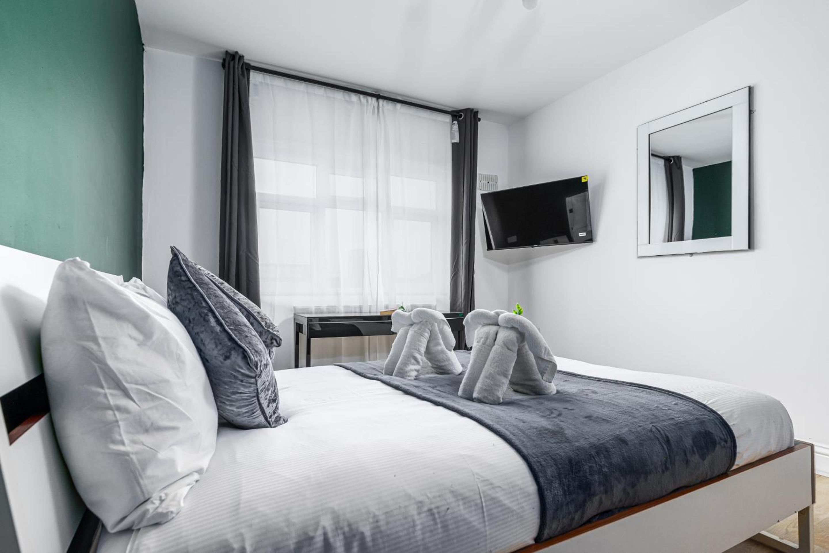 Standard Double Room with Shared Bathroom photo 2