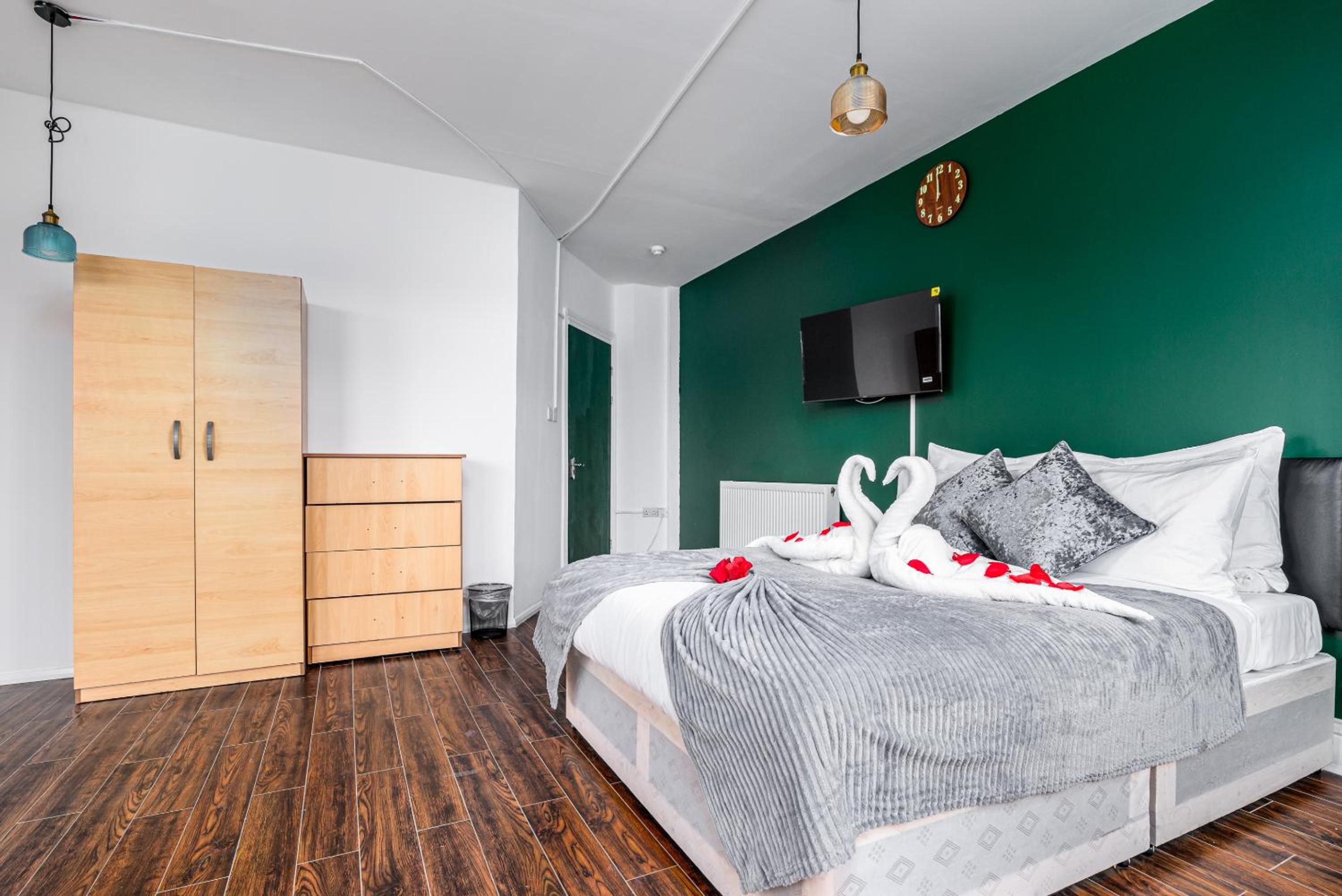 Double Room with Shared Bathroom photo 2