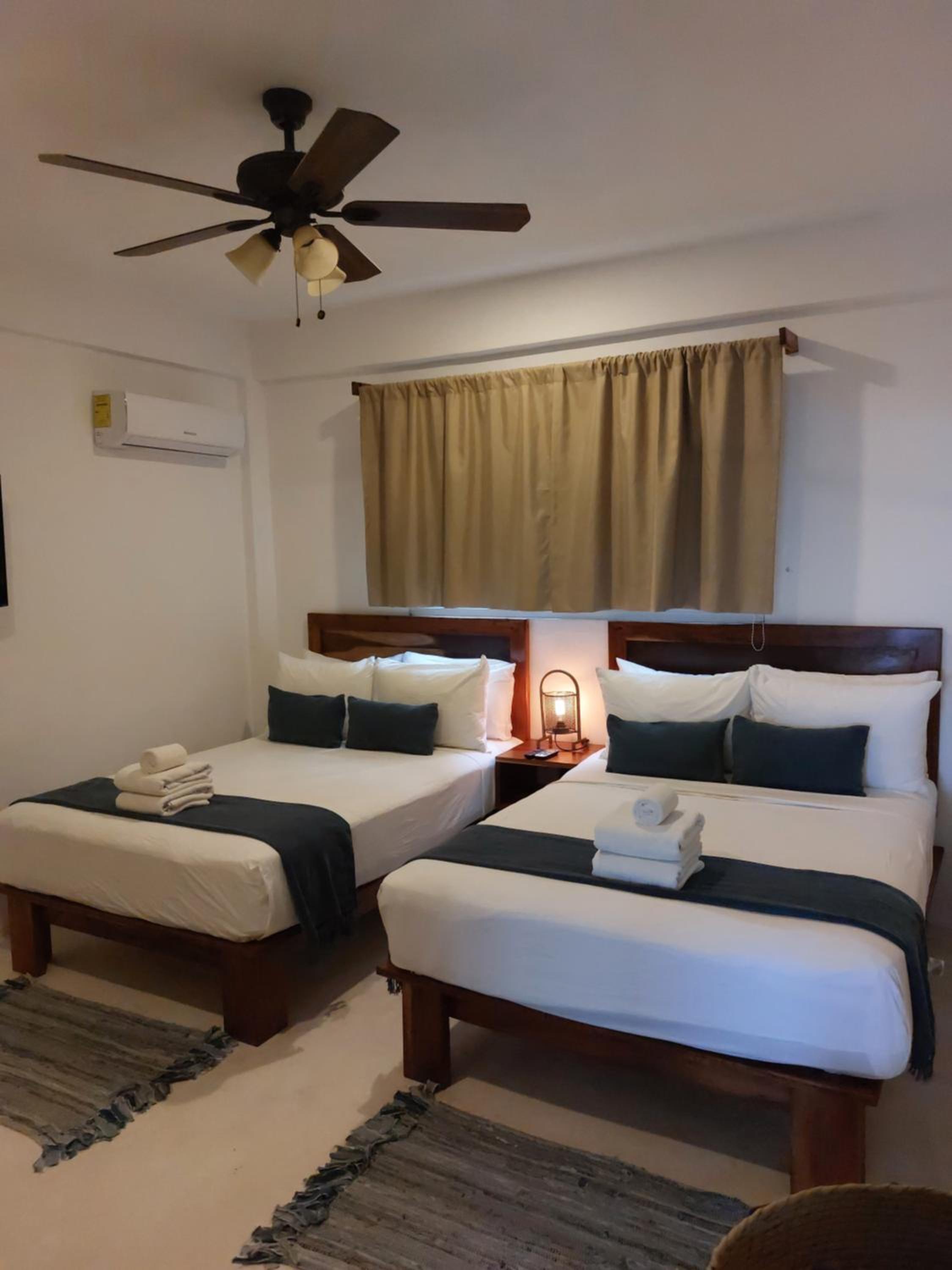 Standard Double Room - Photo 11