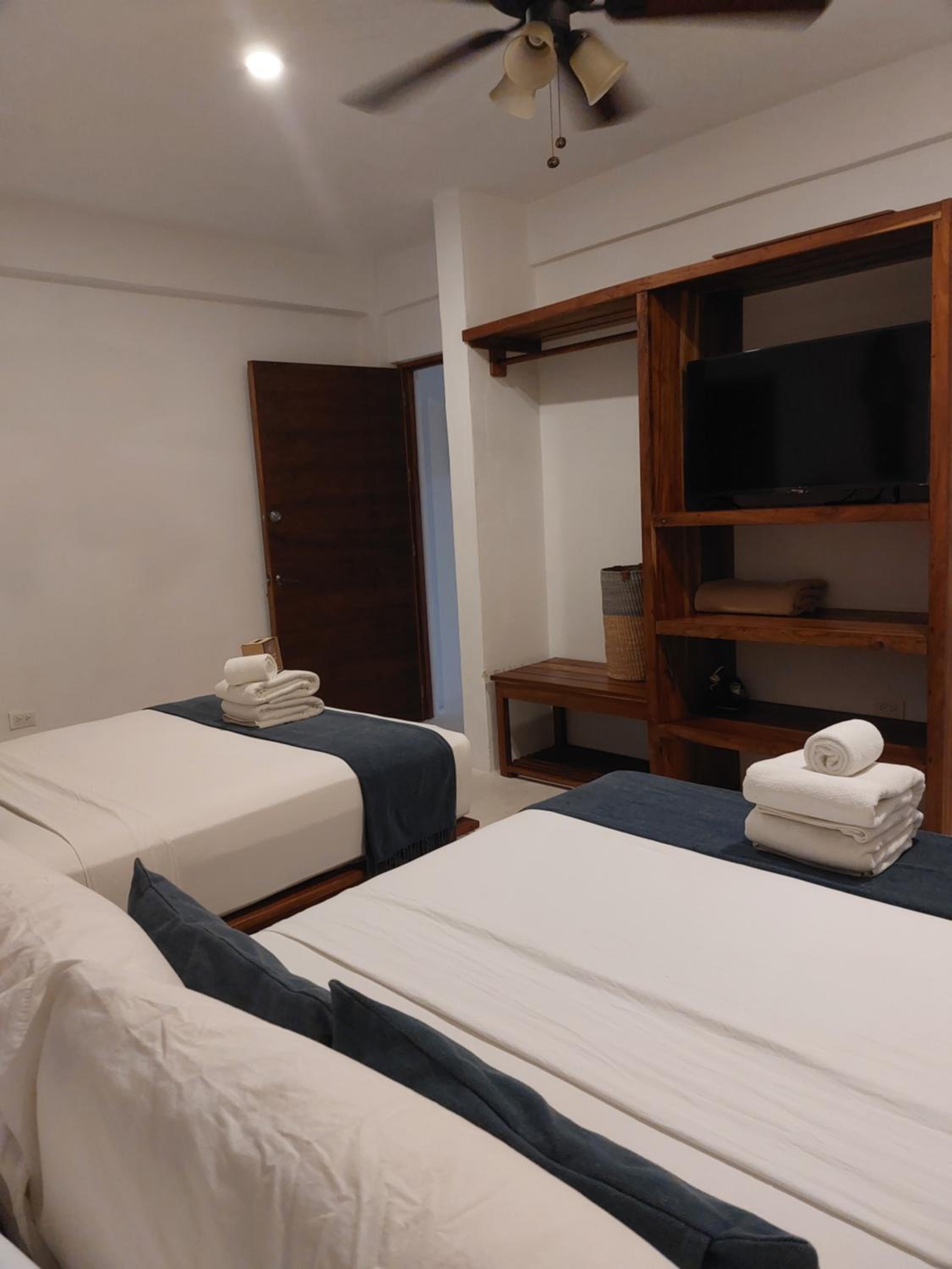 Standard Double Room - Photo 10