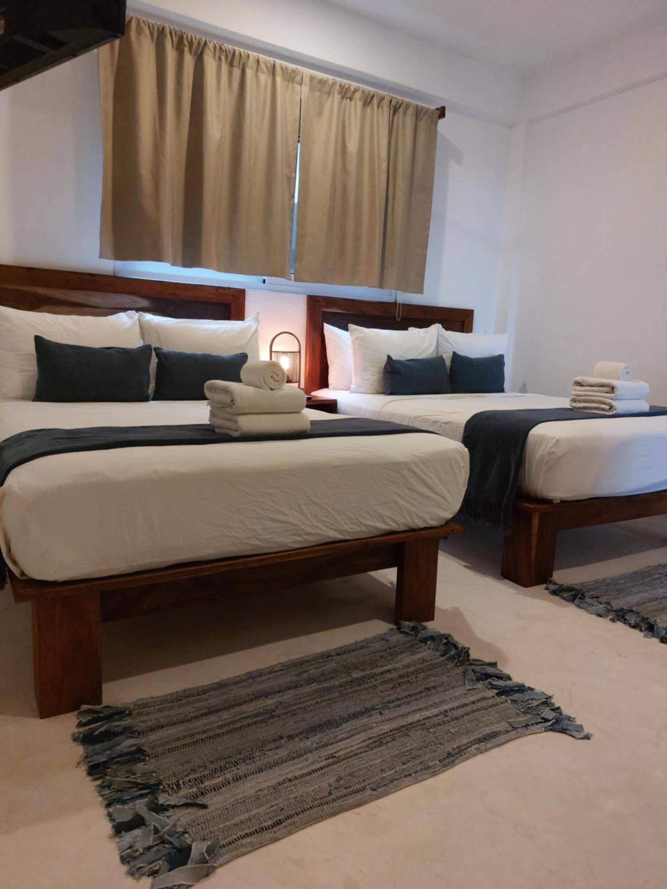 Standard Double Room - Photo 9