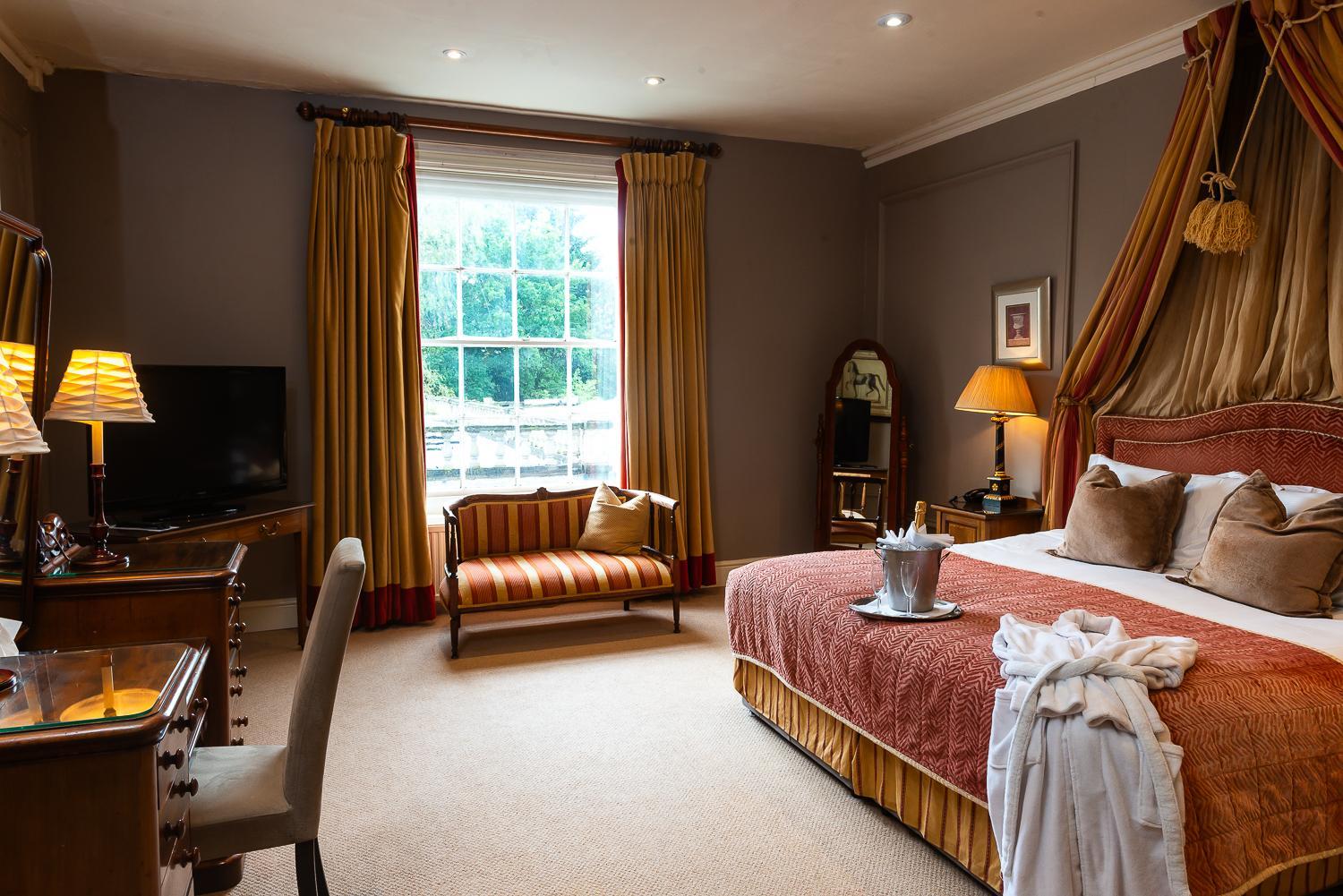 Deluxe King Room - Photo 4
