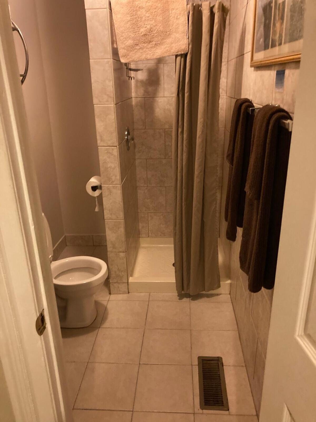 Double Room with Private Bathroom - Photo 12