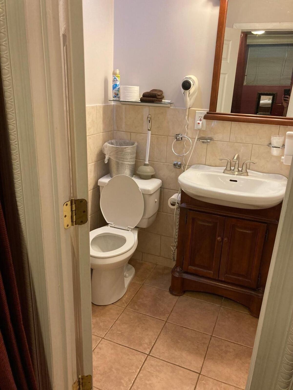 Deluxe Double Room - Photo 8