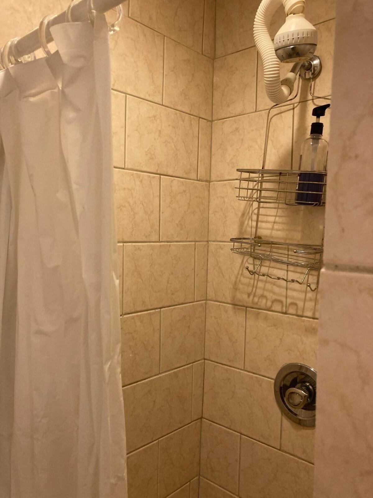 Deluxe Double Room - Photo 13
