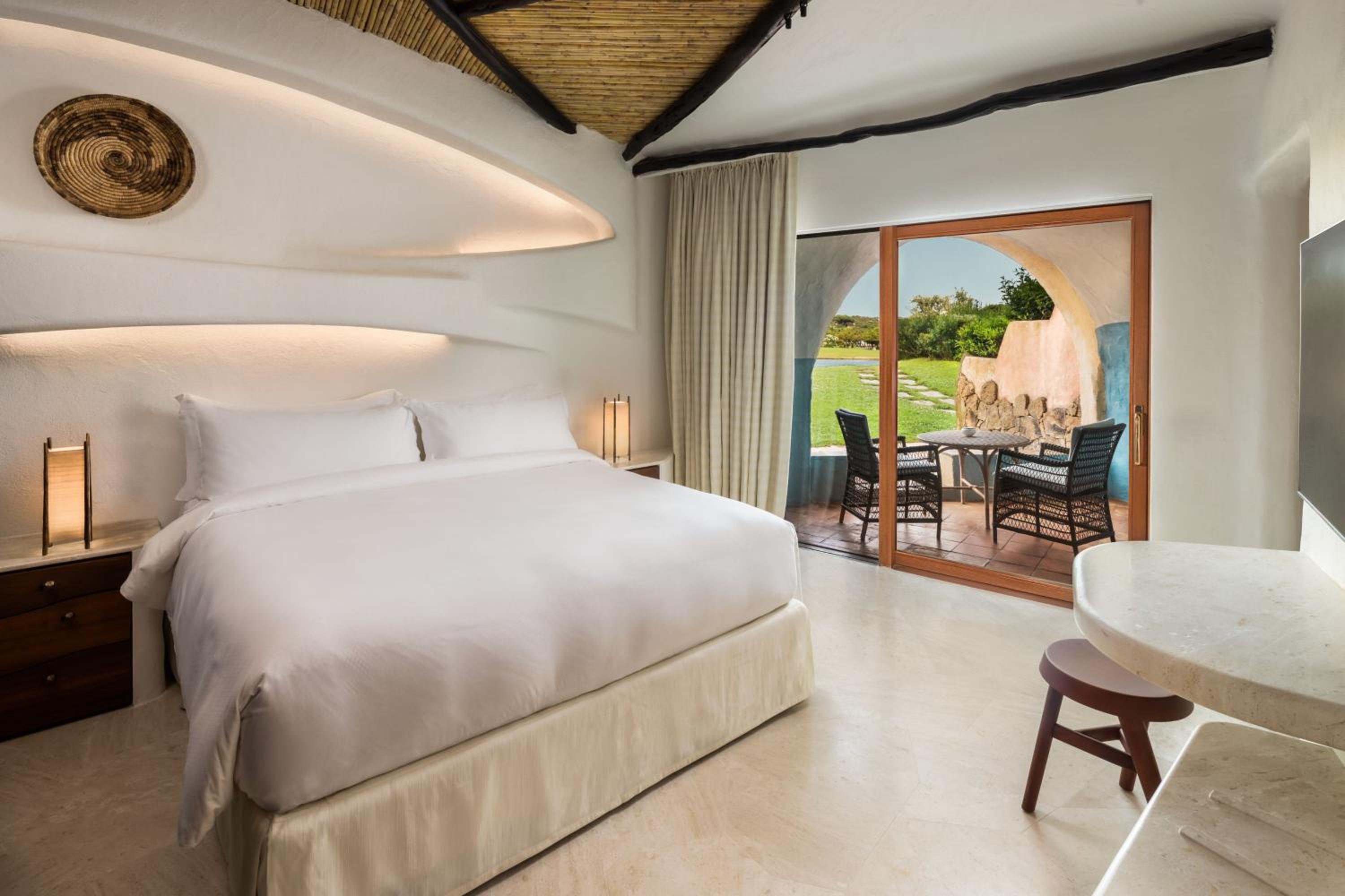 Contemporary Premium Suite, king bed, partial sea view, terrace