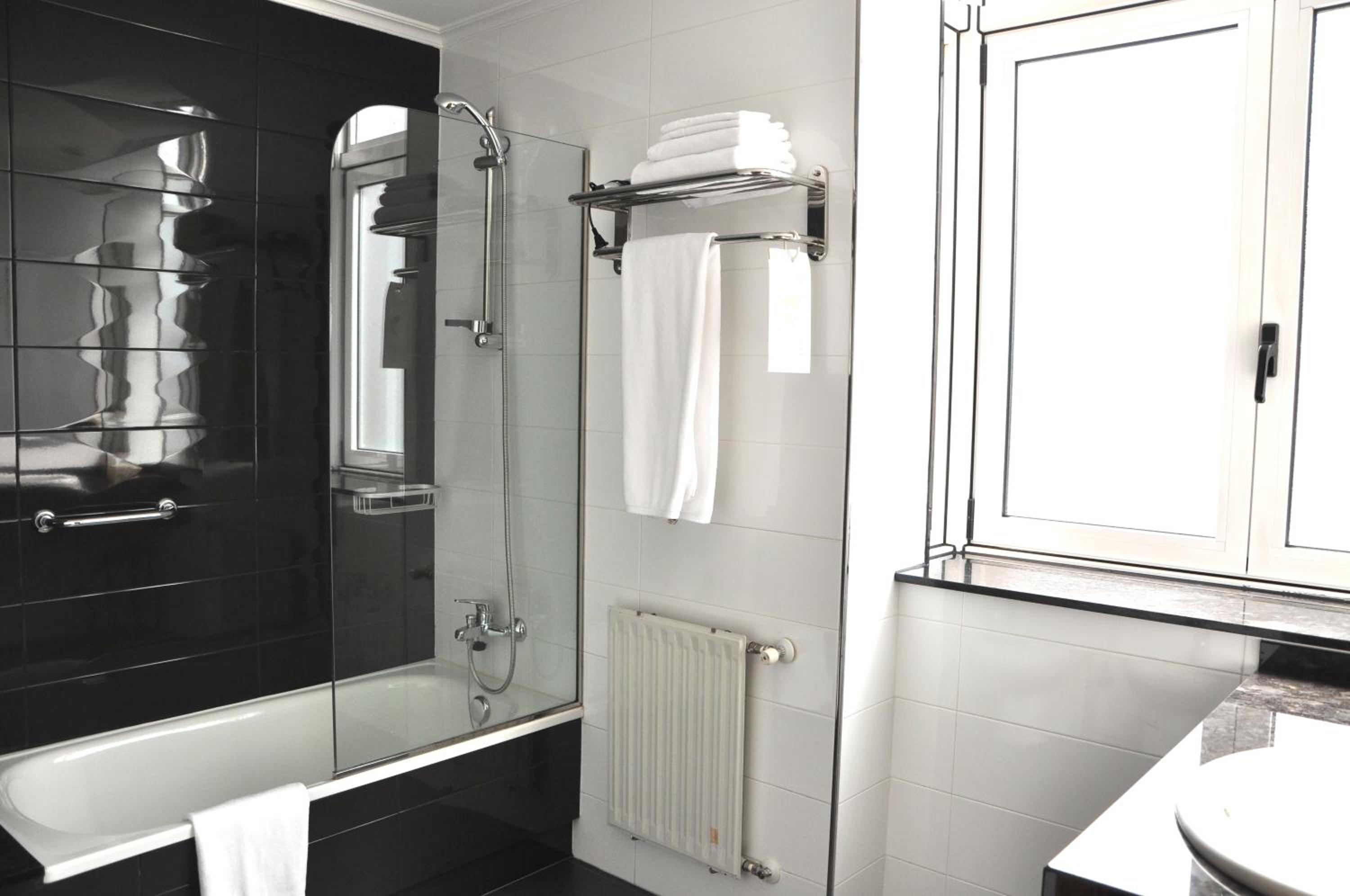 Double or Twin Room - Photo 9