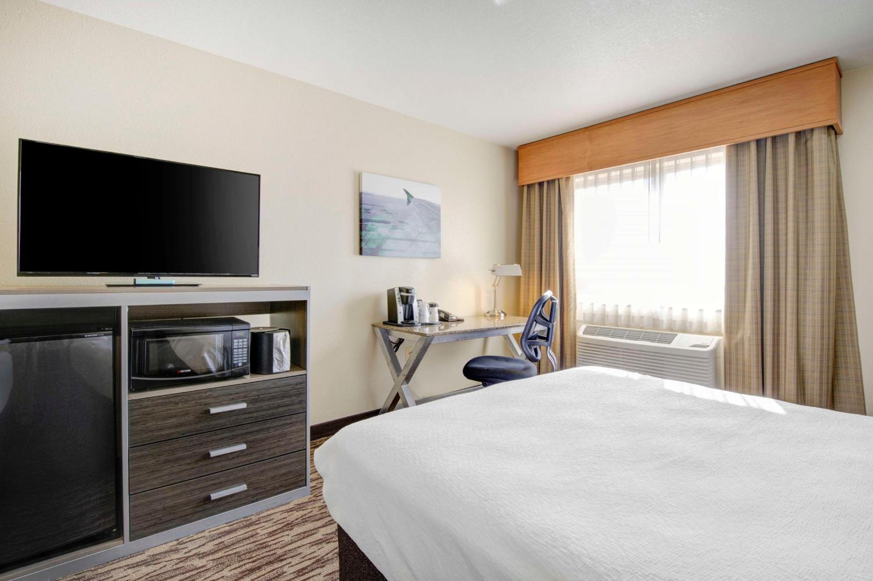 King Room with Sofa Bed - Non-Smoking - Photo 1