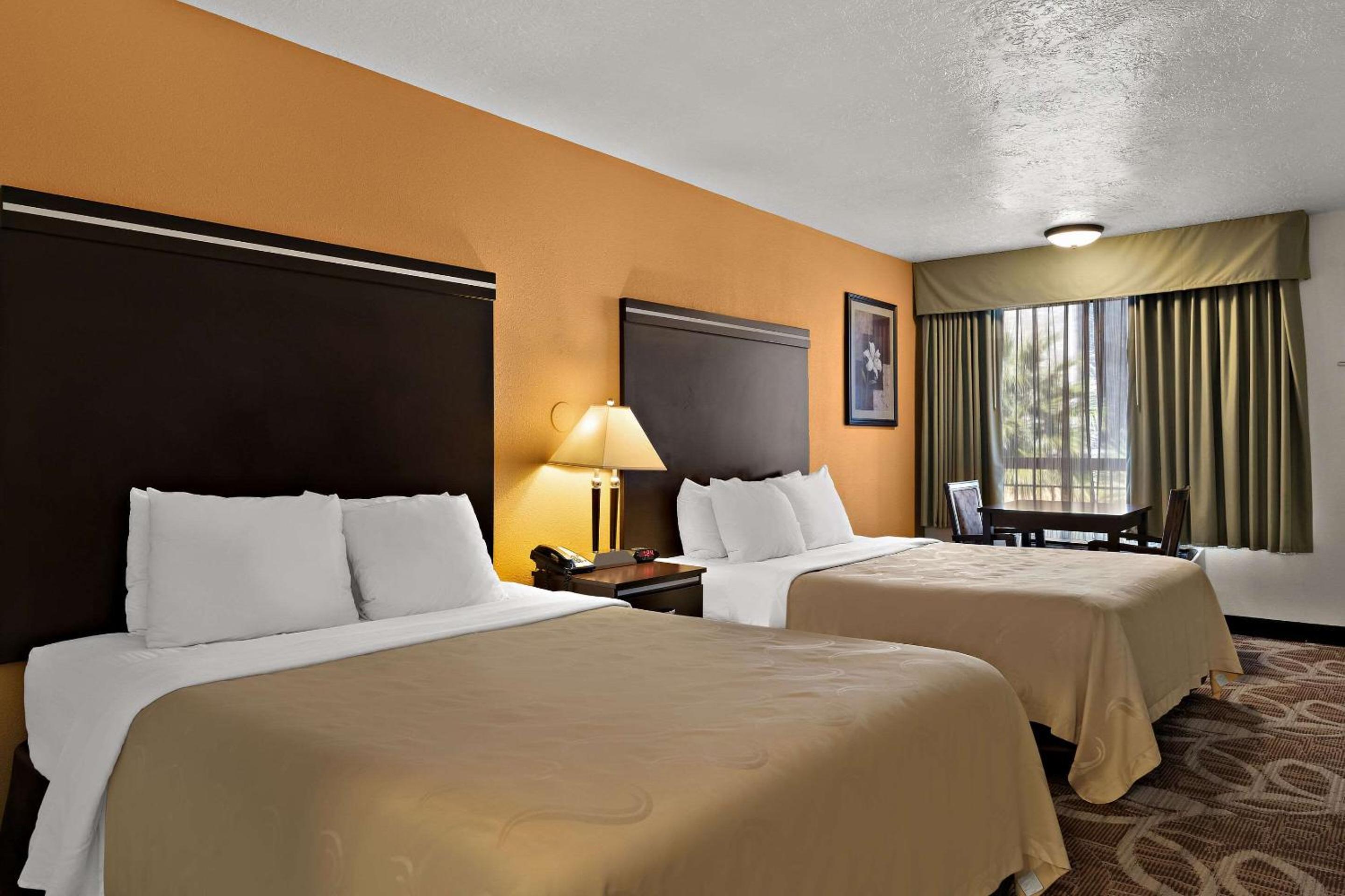 Standard Queen Room with Two Queen Beds - Non-Smoking photo 2