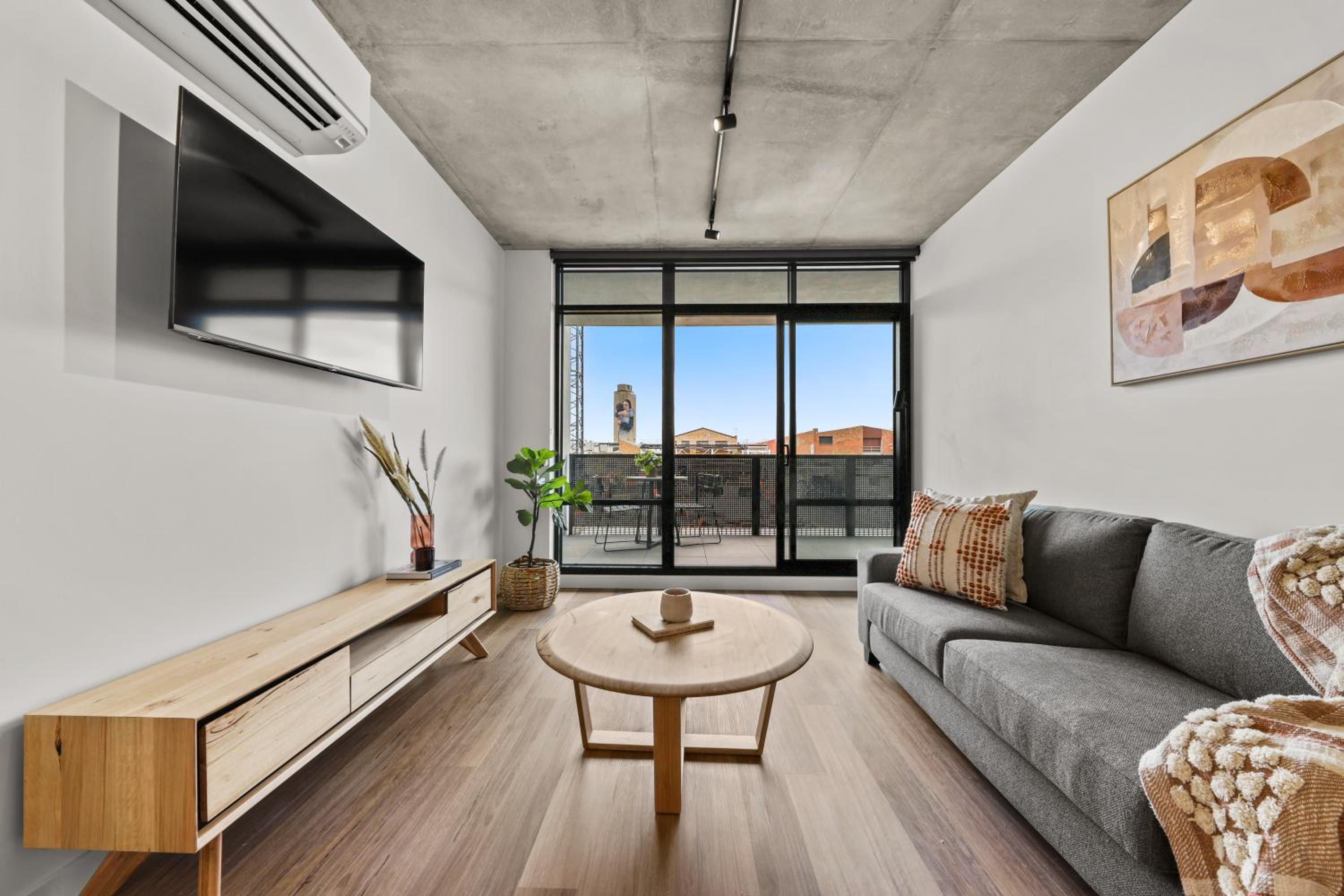 One-Bedroom Apartment