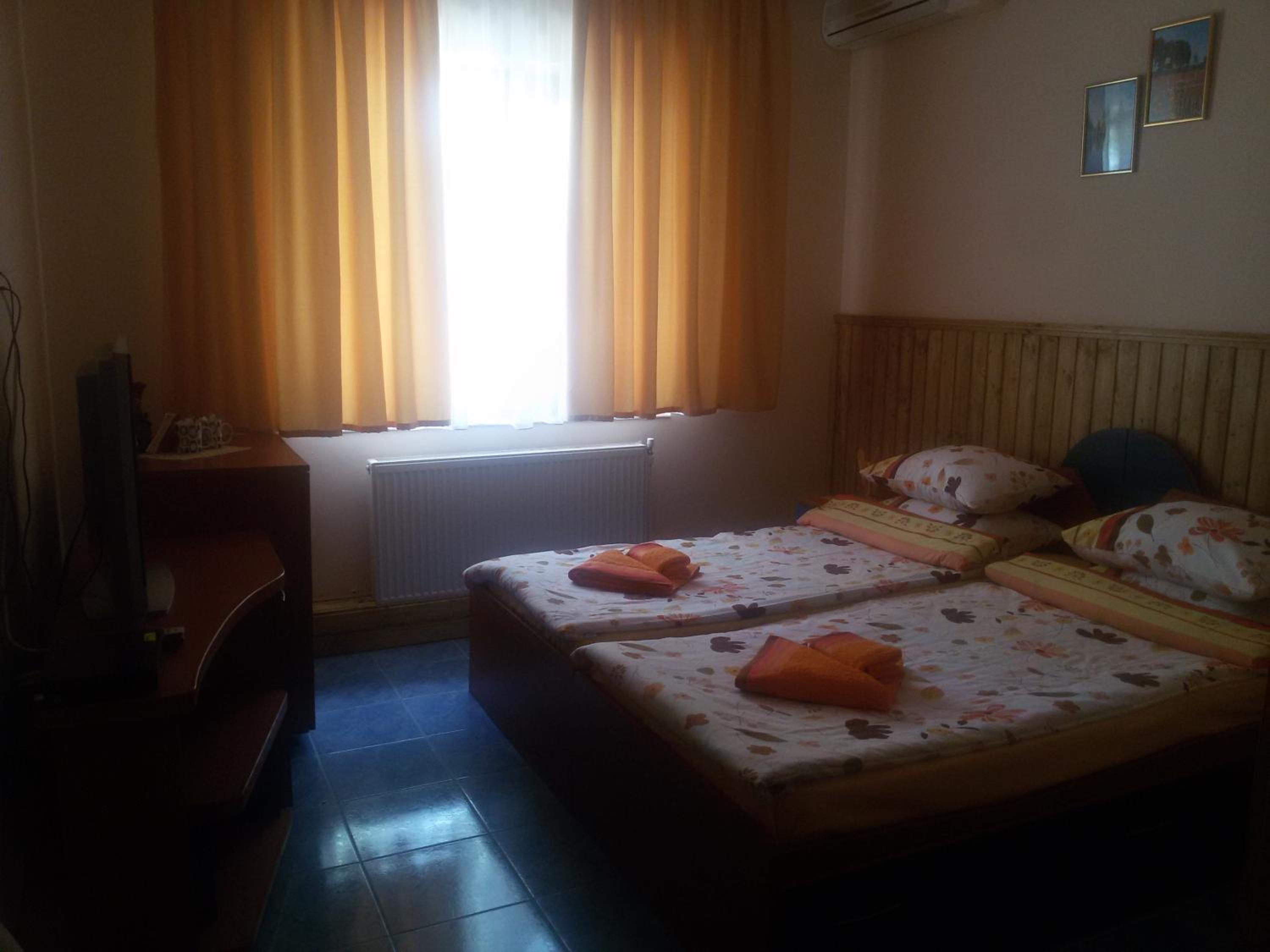 Double Room - Photo 3