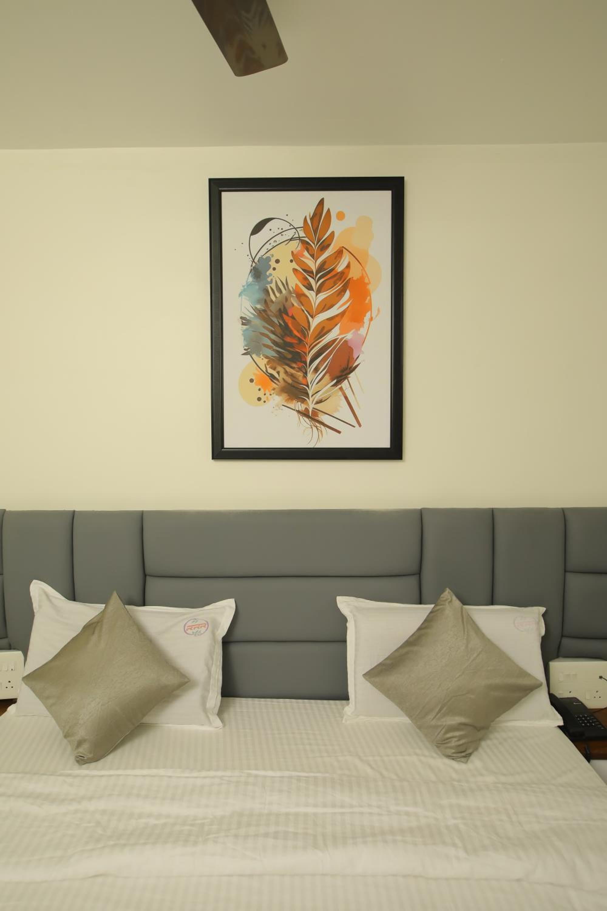 Deluxe King Room photo 2