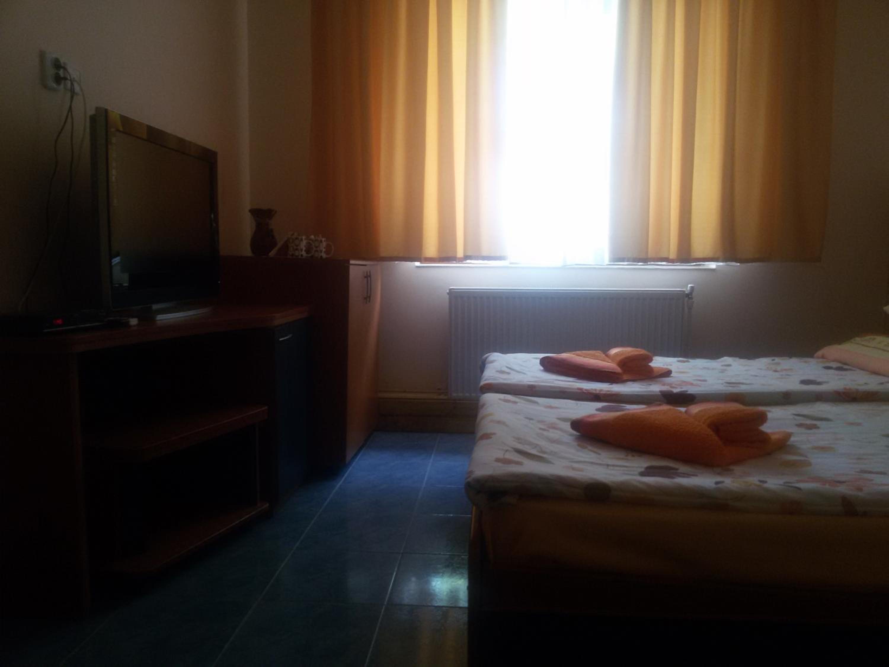 Double Room - Photo 2
