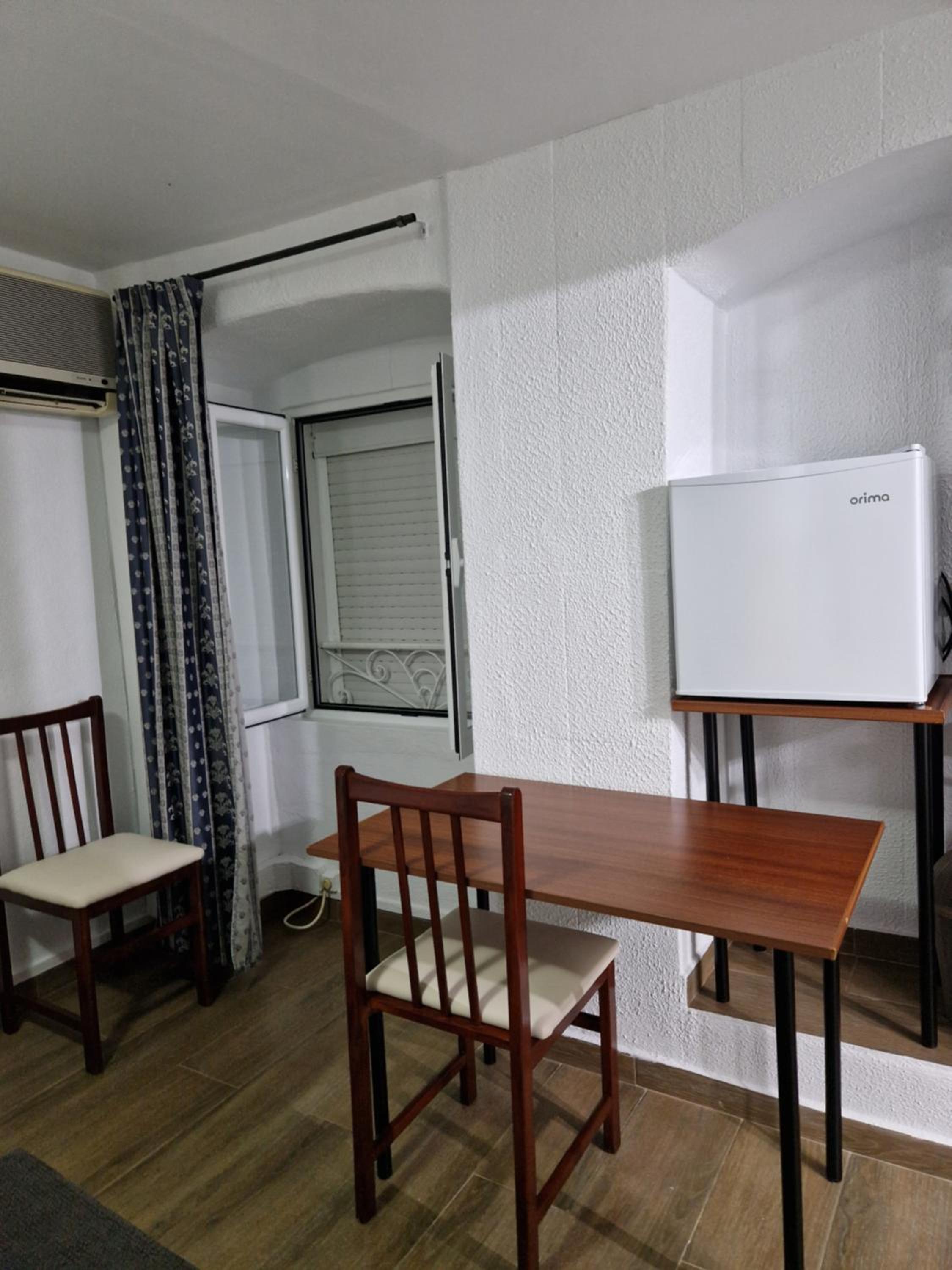 Double Room with Private Bathroom - Photo 7