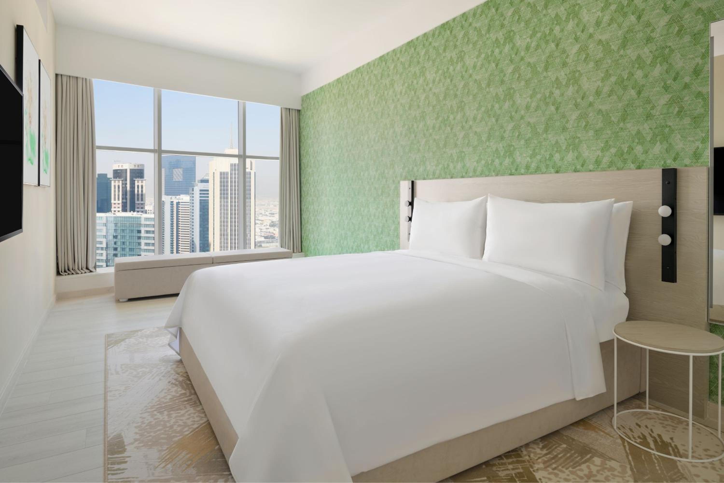 Larger One Bedroom Apartment, Partial Sea View, Beach Access photo 2