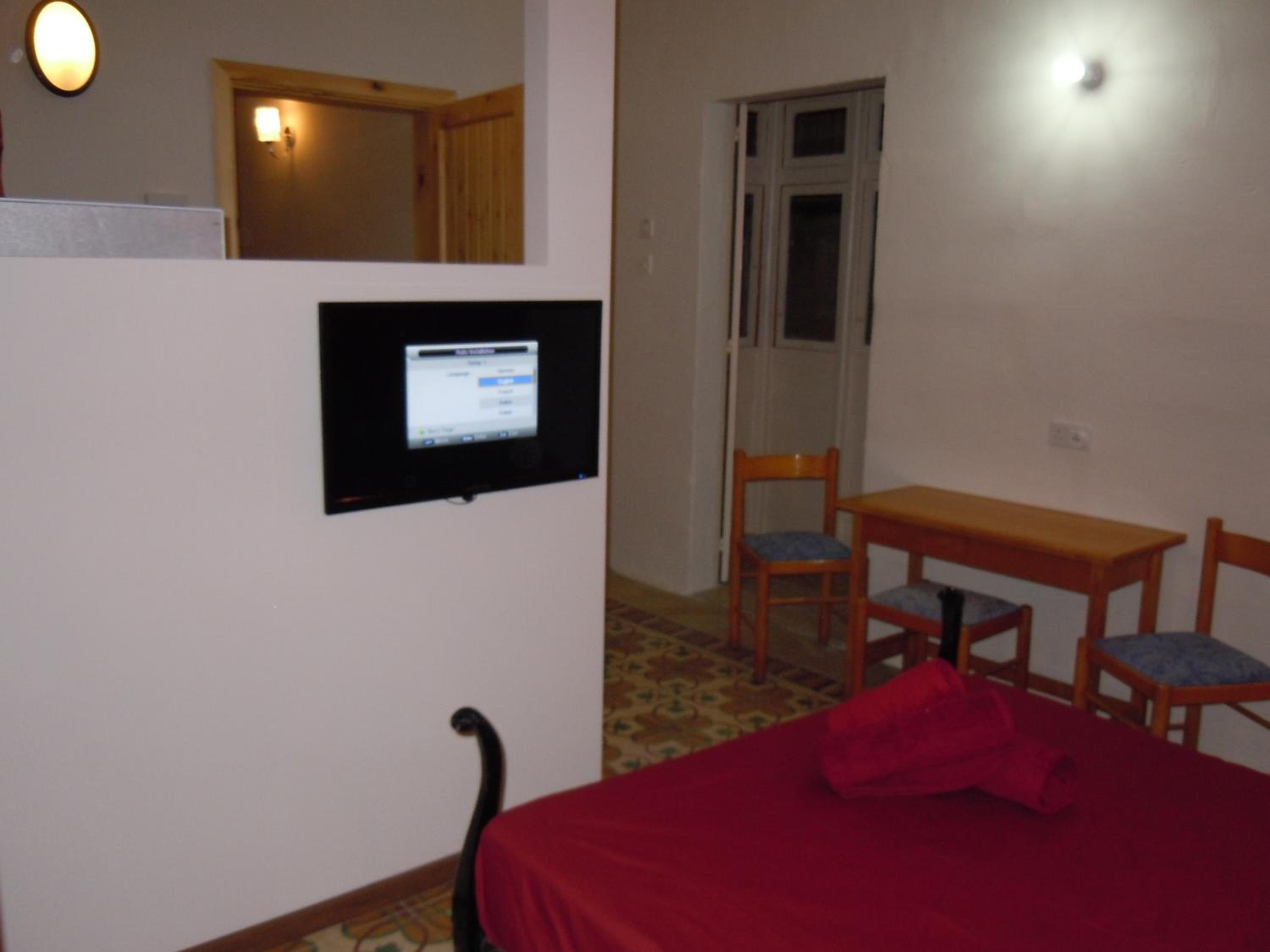 Studio with Balcony - Photo 3