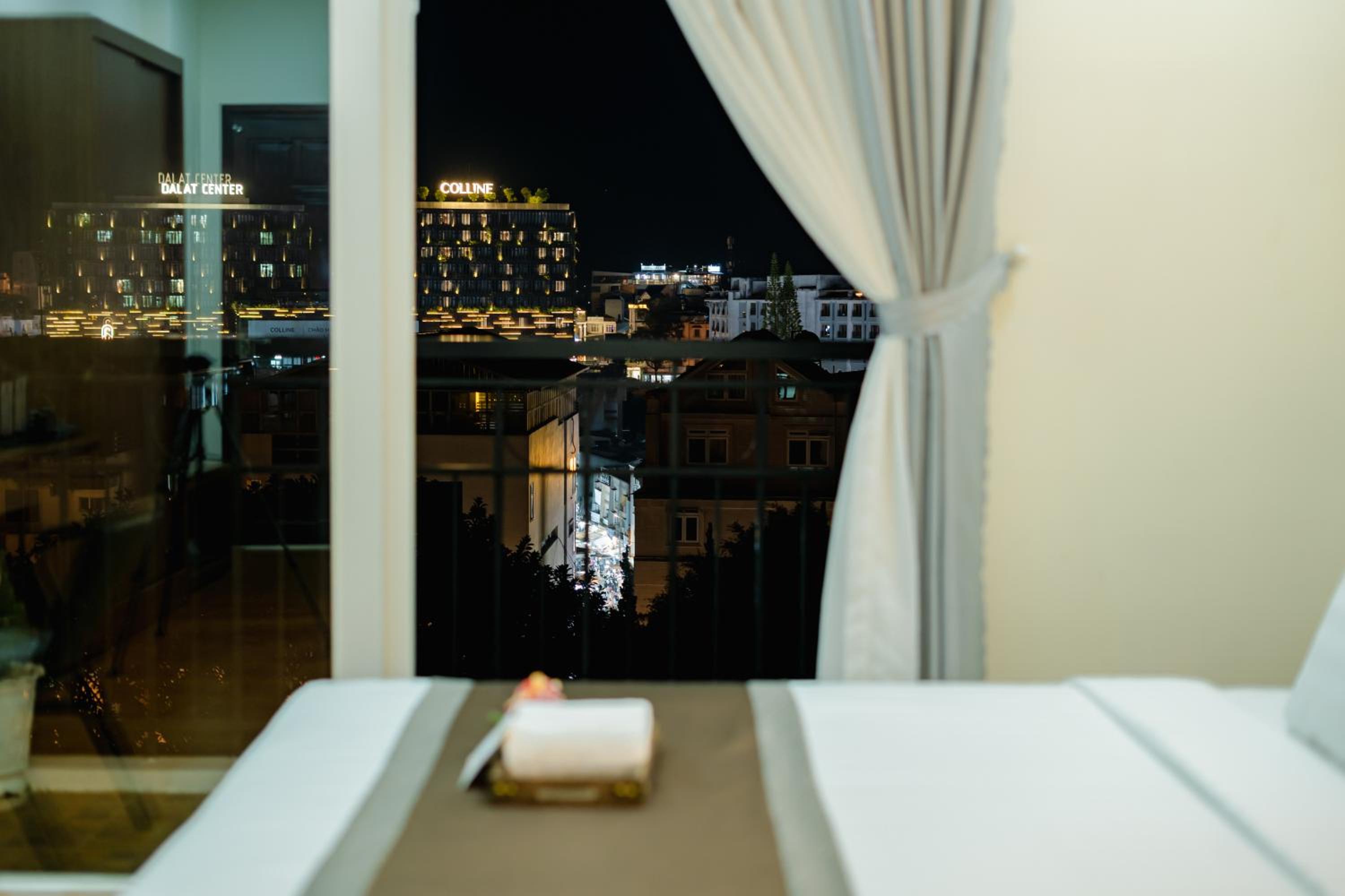 Double Room with Balcony - Photo 3