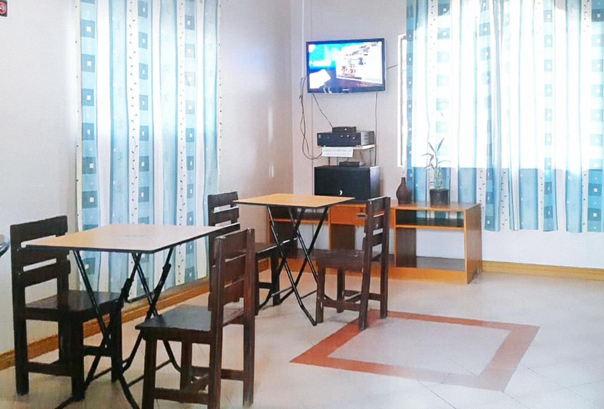 Family Room - Photo 2