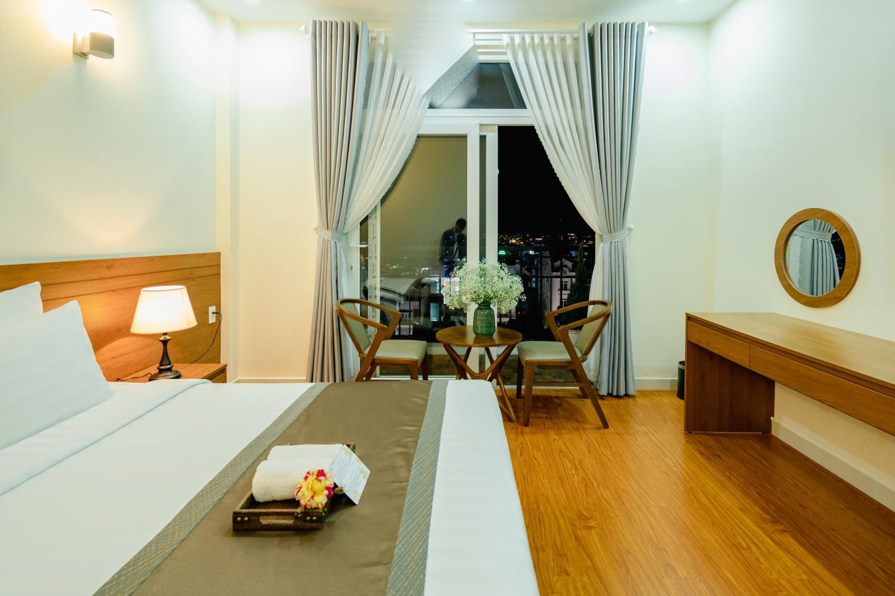 Superior King Room - Photo 6