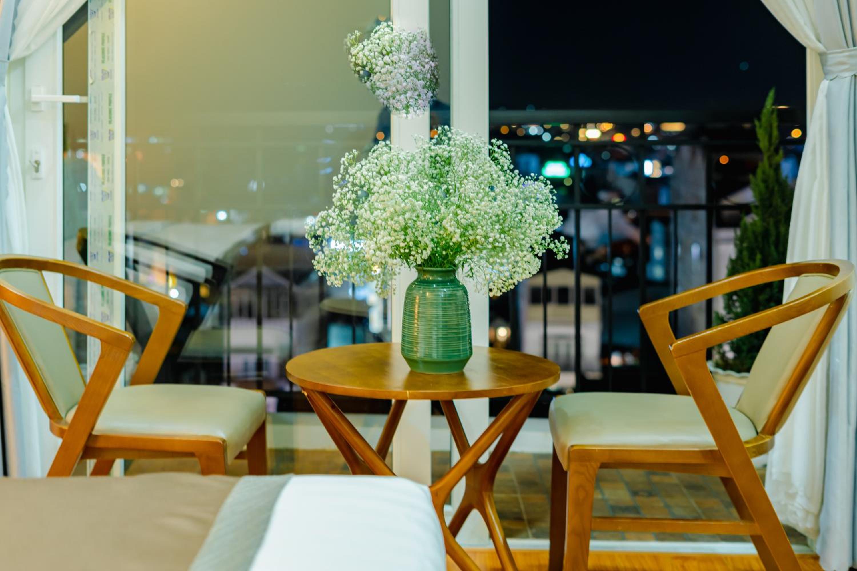 Double Room with Balcony - Photo 9