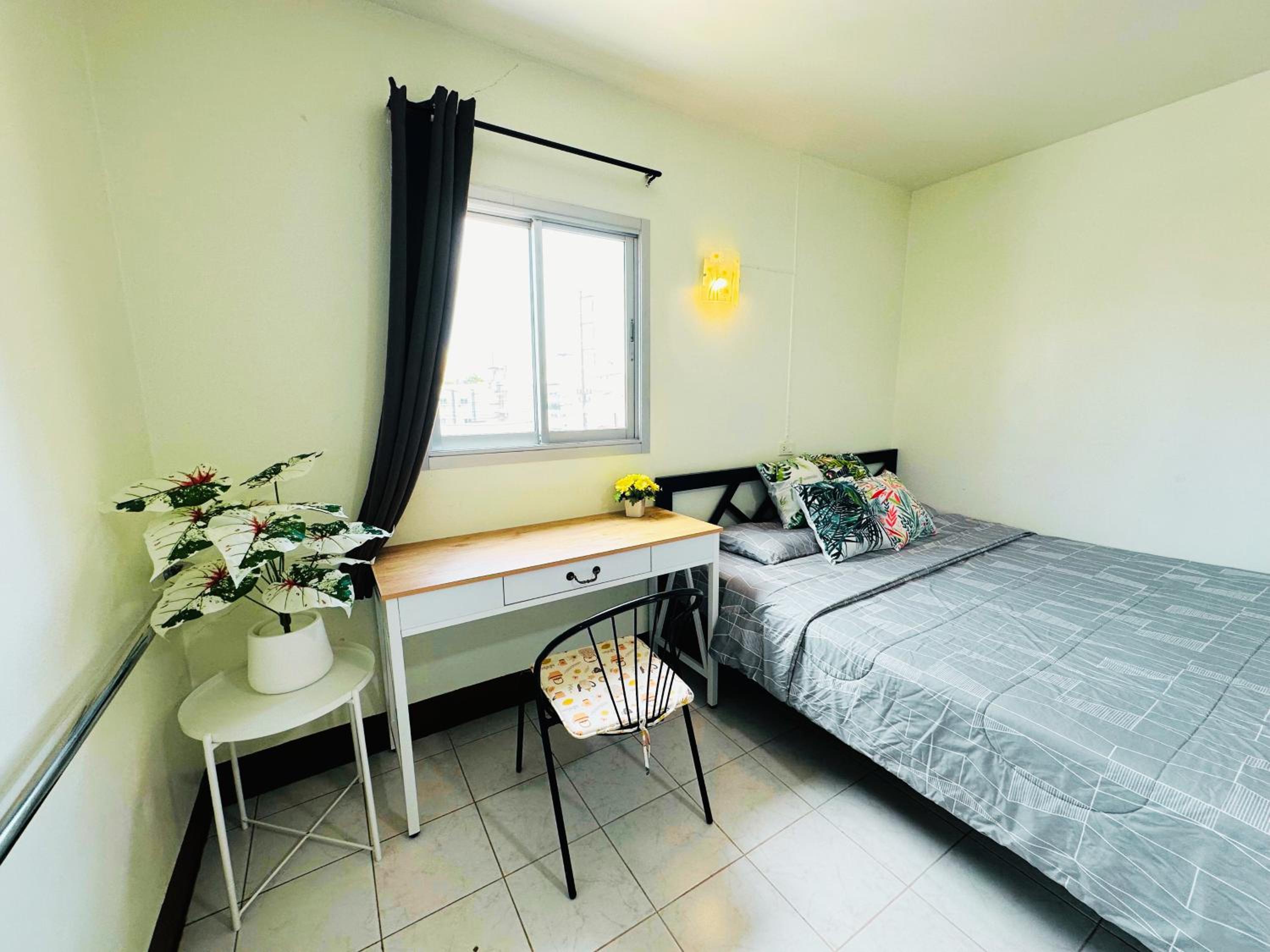 Studio Apartment with King Bed