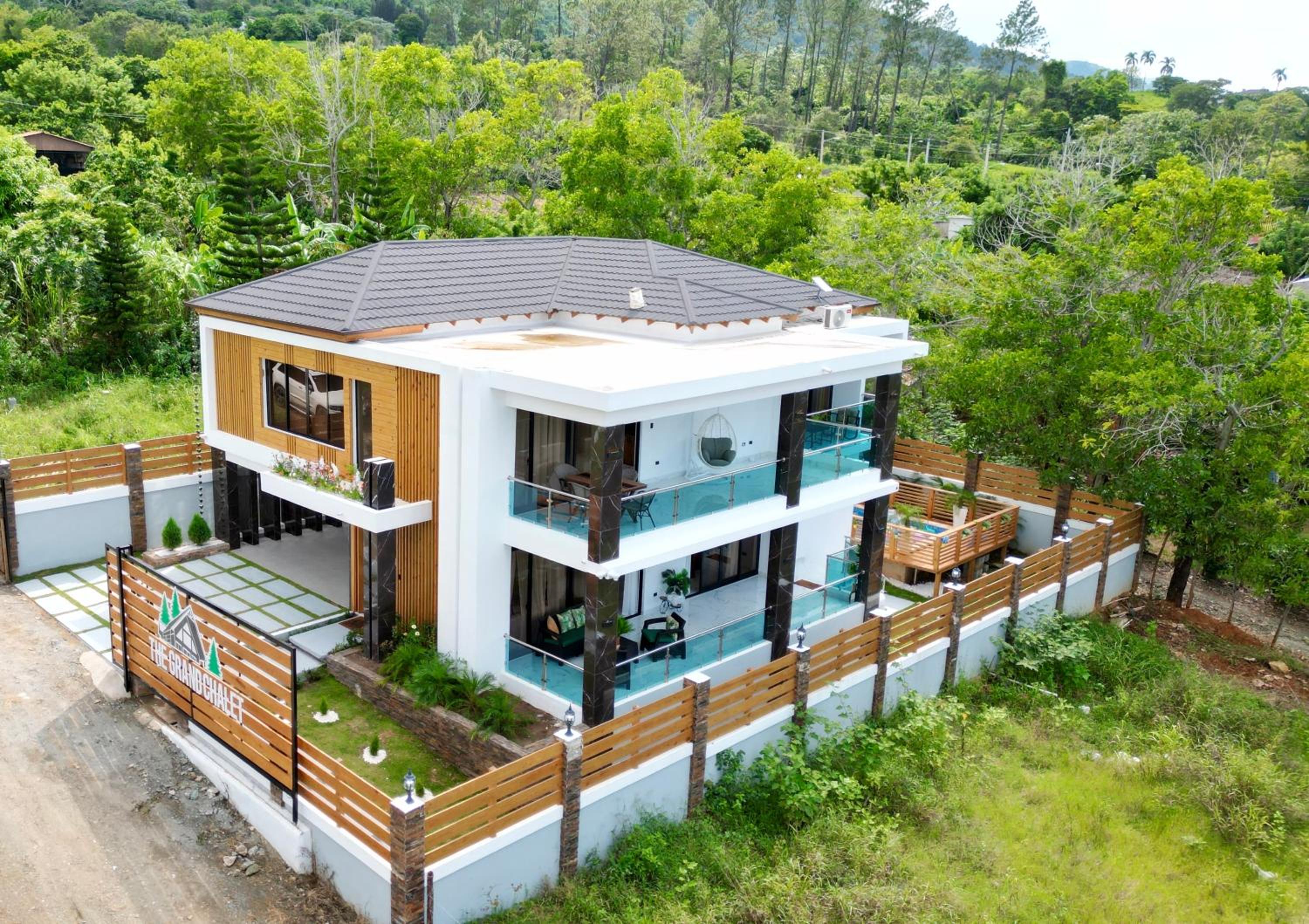 Deluxe Villa photo 2