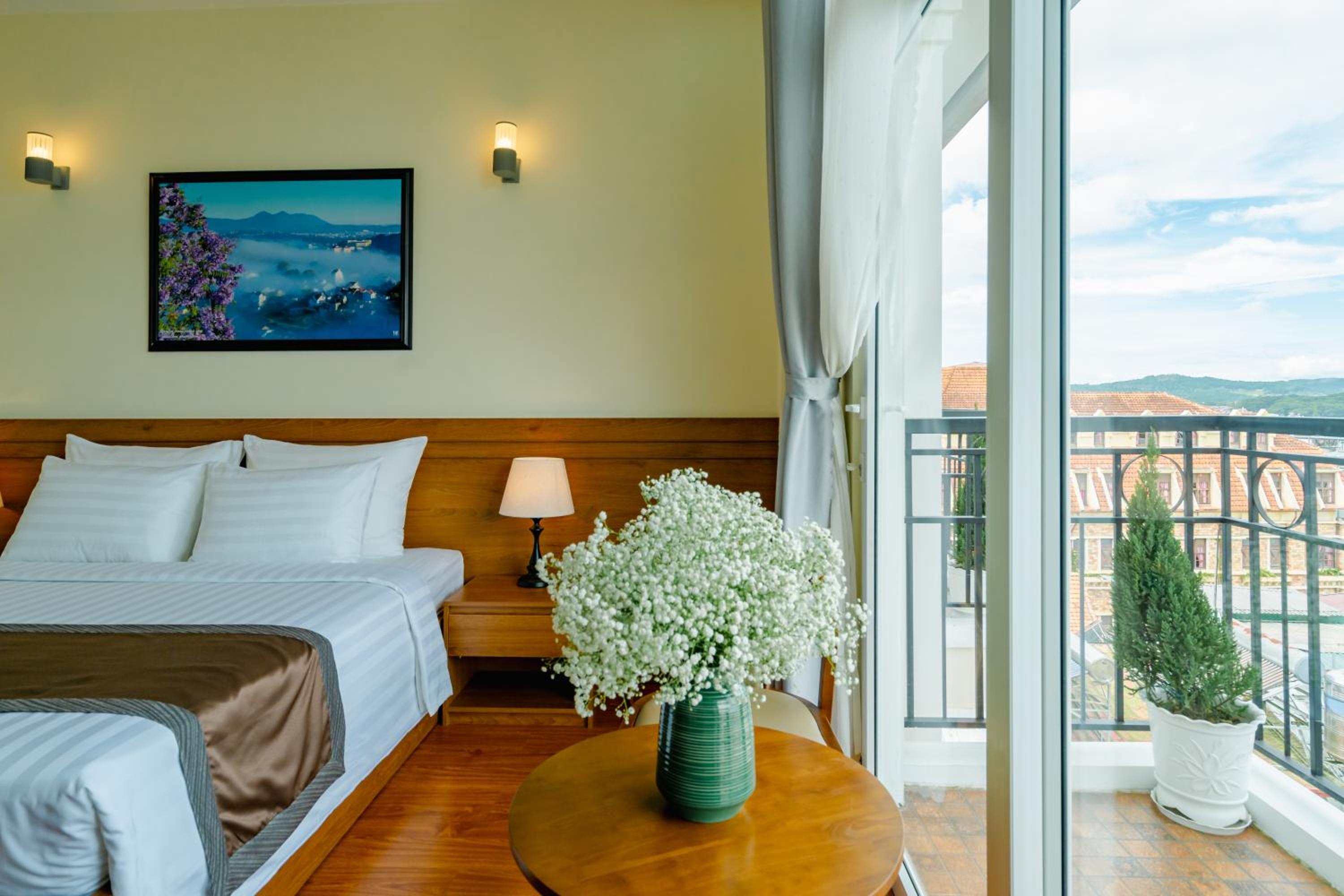 Superior King Room - Photo 17
