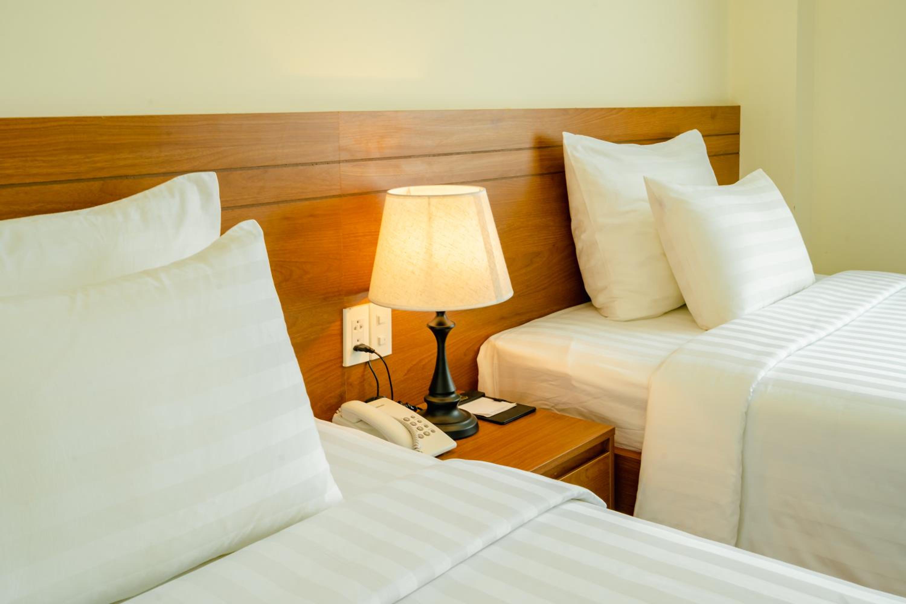 Standard Twin Room - Photo 6