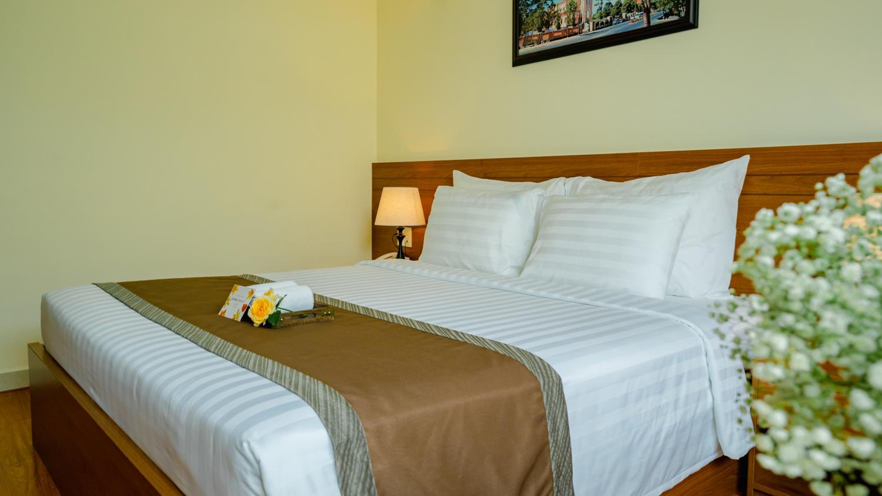 Standard King Room - Photo 7