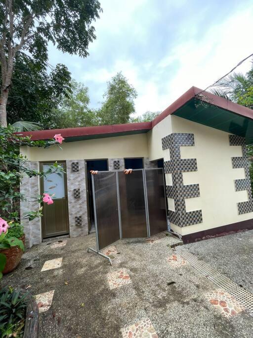 Eight-Bedroom House photo 2
