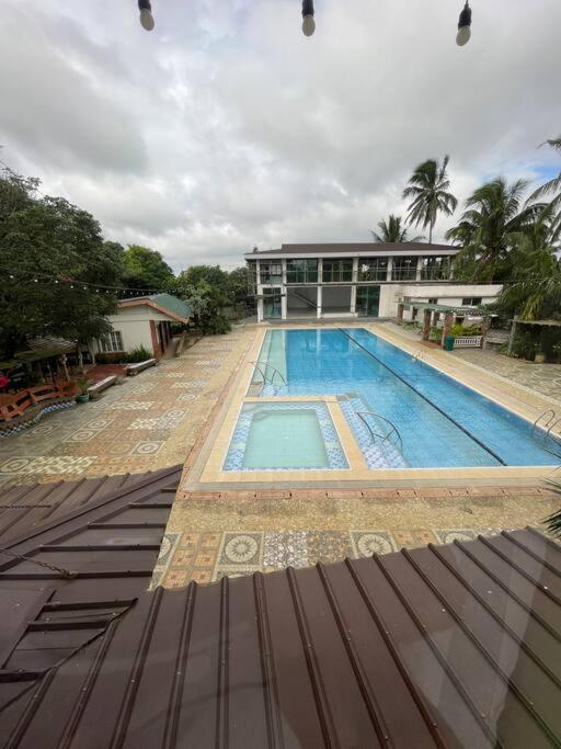 Eight-Bedroom House photo 3