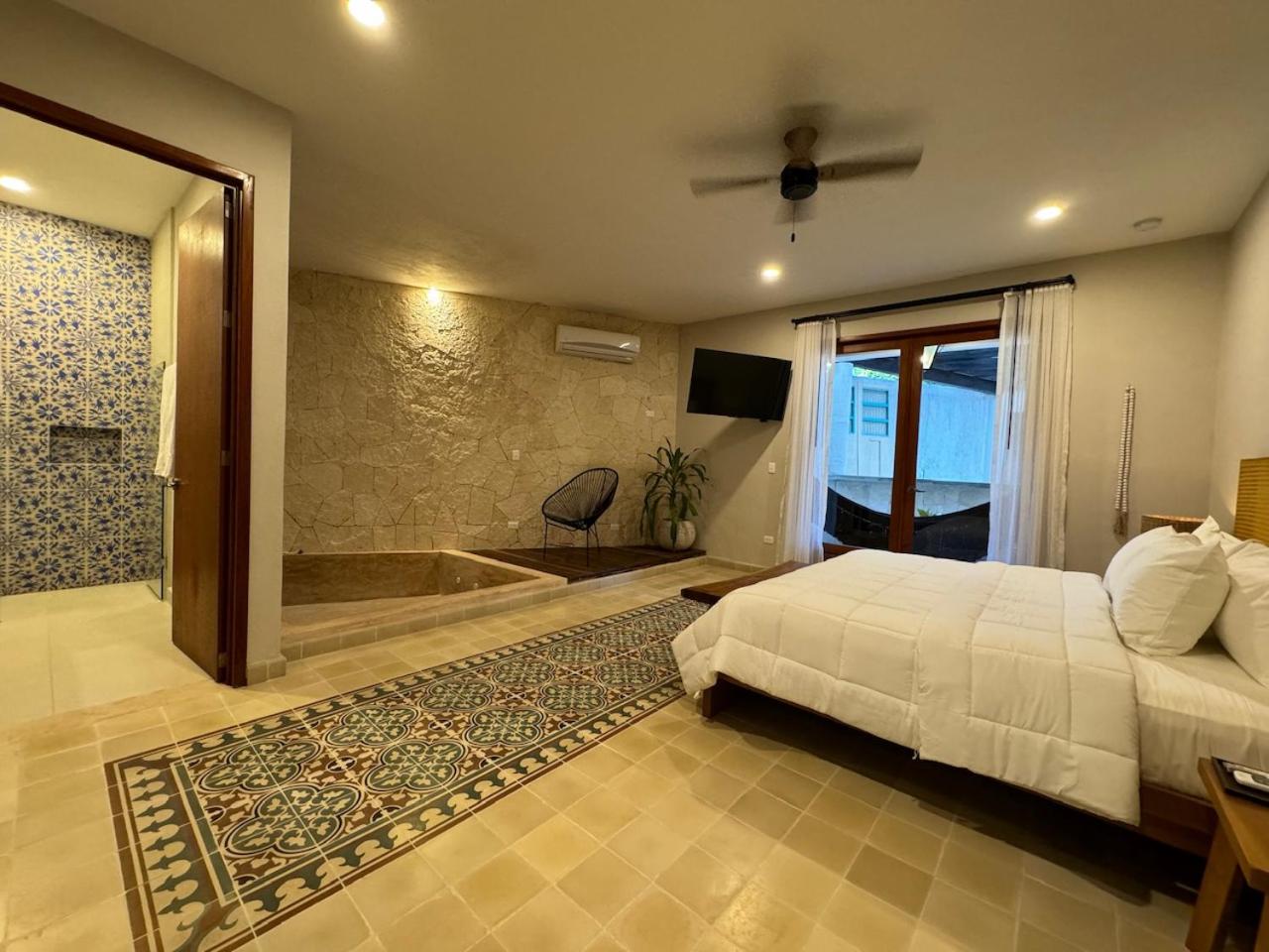 Deluxe Double Room with Bath photo 1