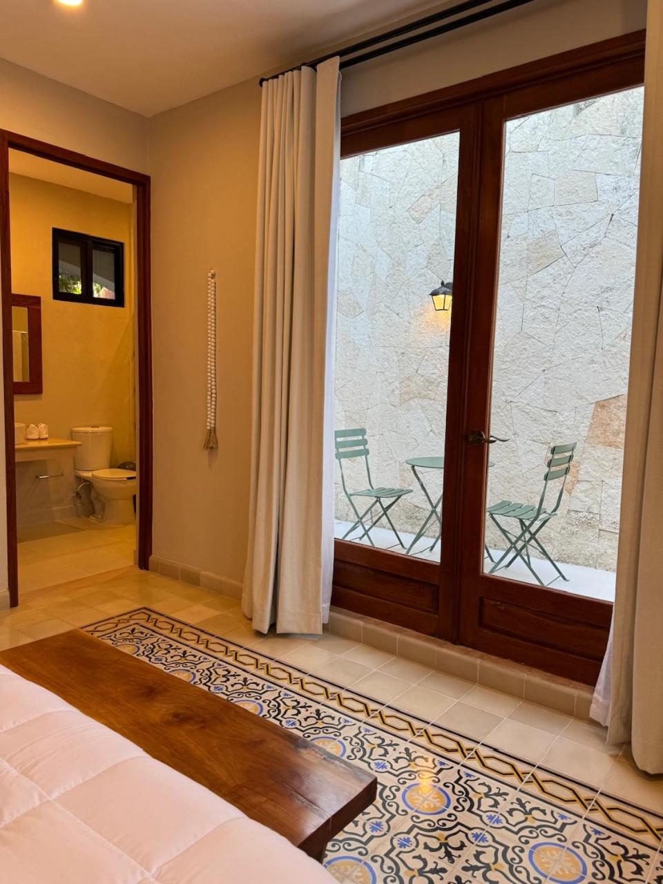 Deluxe Double Room - Photo 9