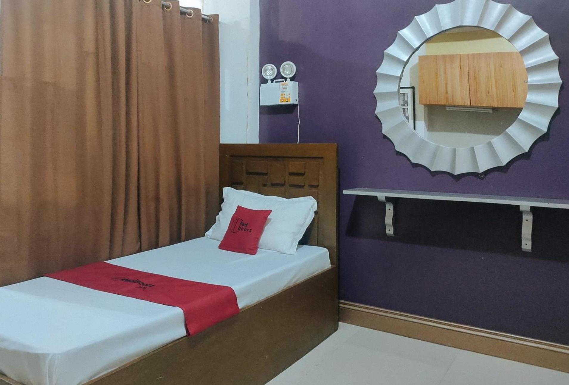 Deluxe Queen Room - Photo 1