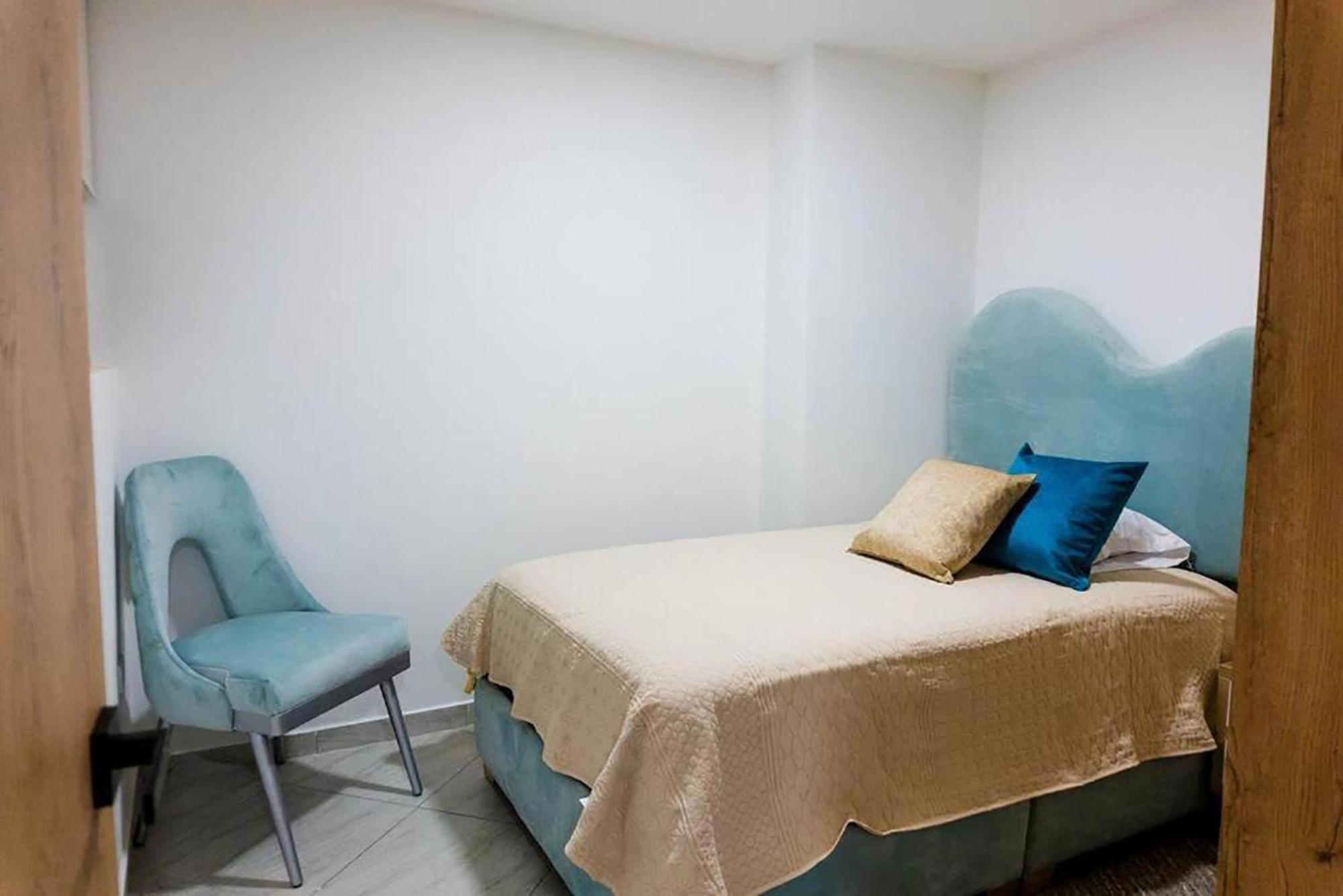 Apartment photo 2