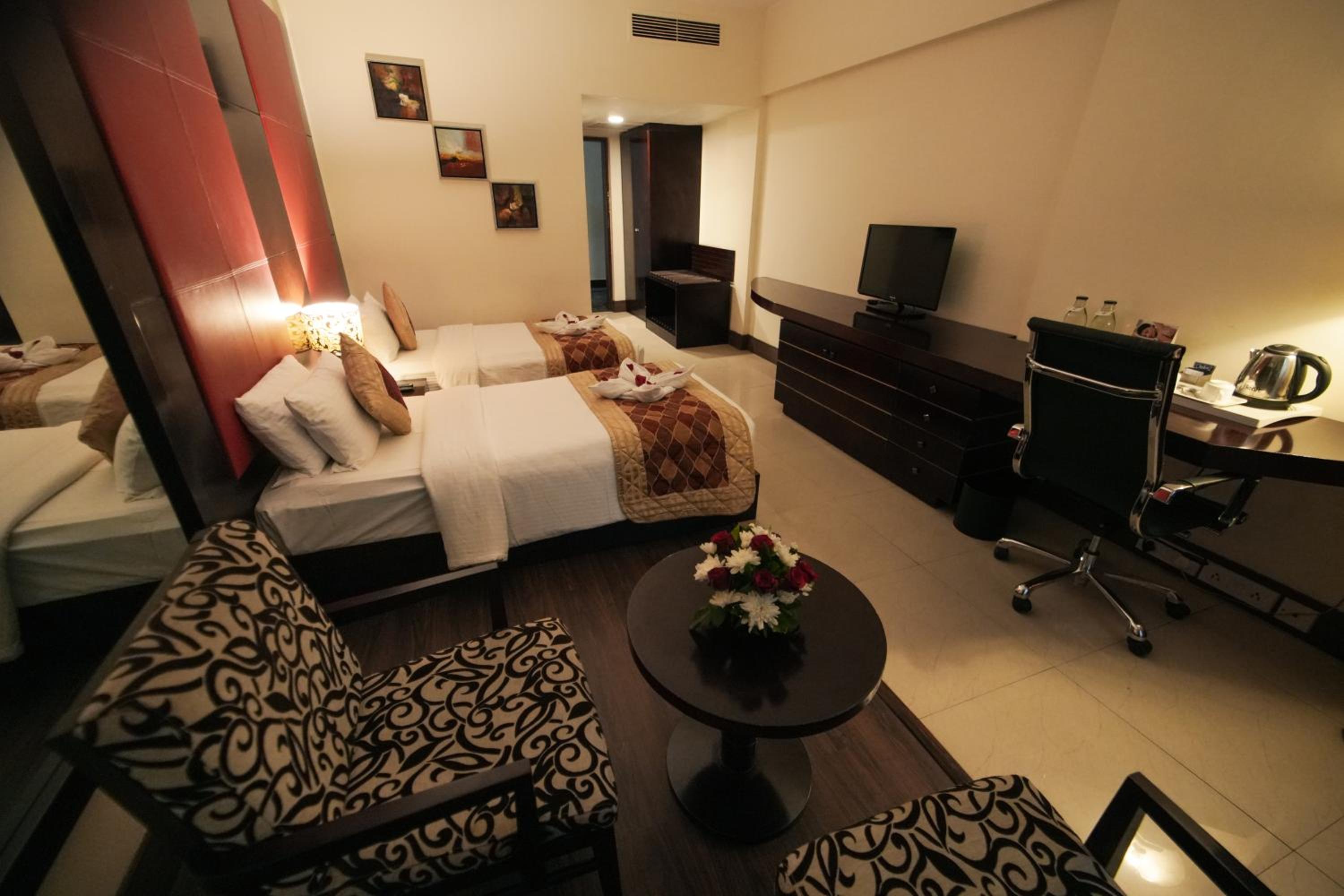 Standard Twin Room - Photo 4