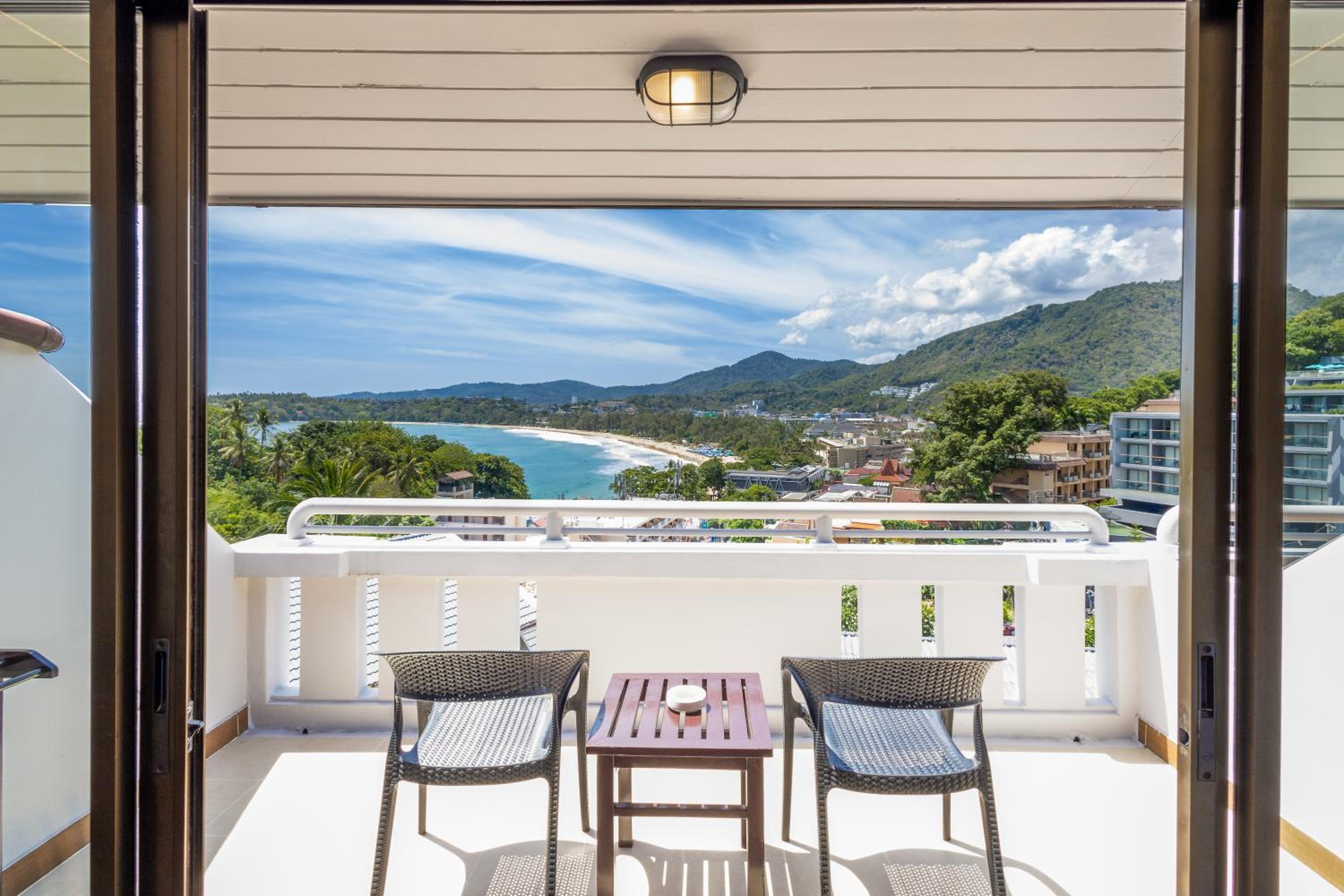 Deluxe Double or Twin Room with Sea View - Photo 3