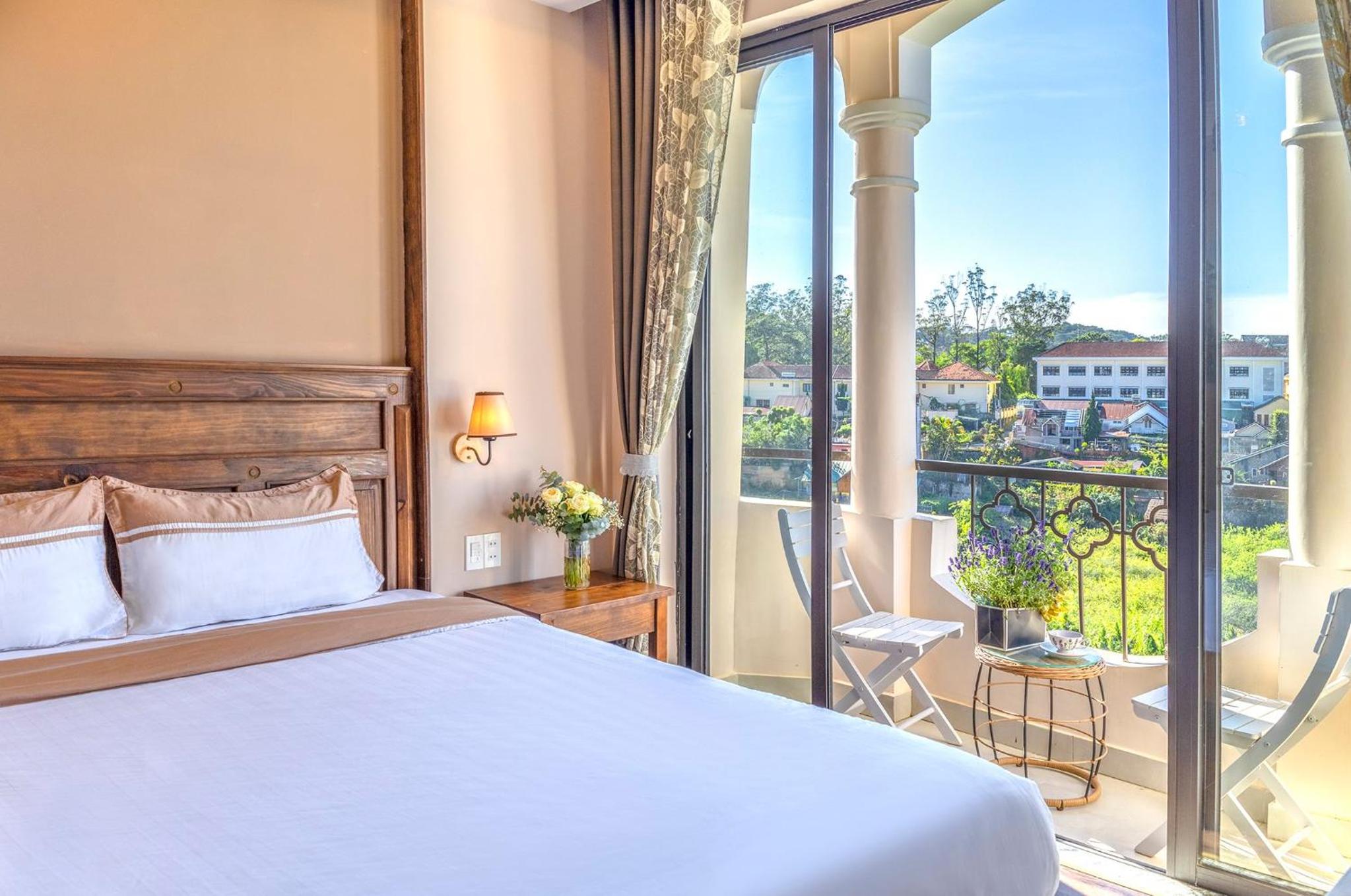 Deluxe Double Room with Balcony - Photo 1