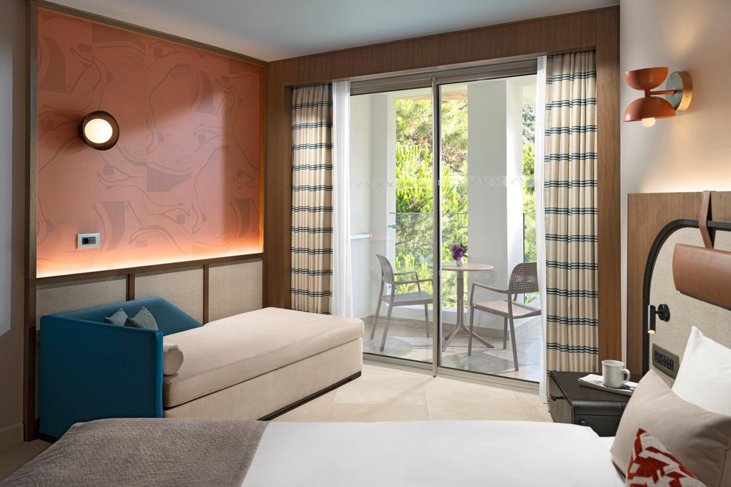Deluxe Connected Room Land View