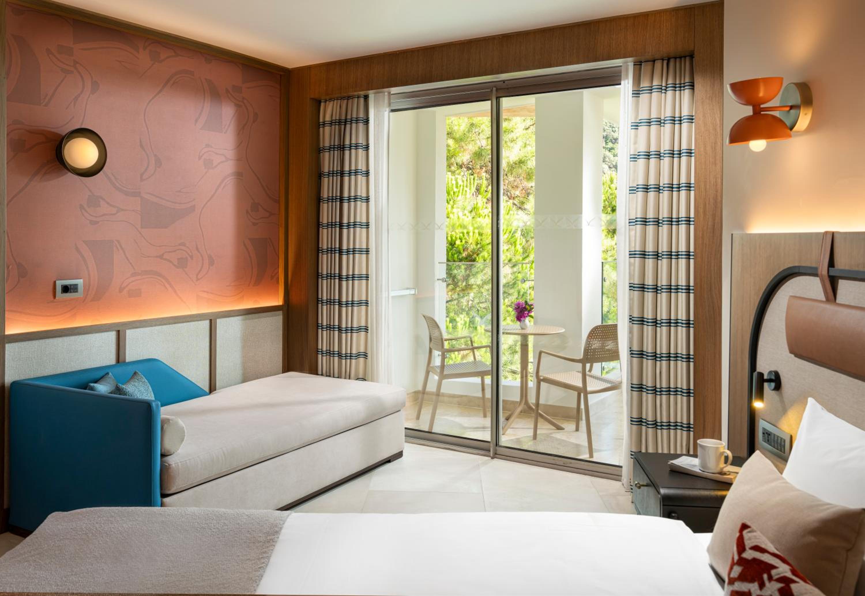 Deluxe Connected Room Land View