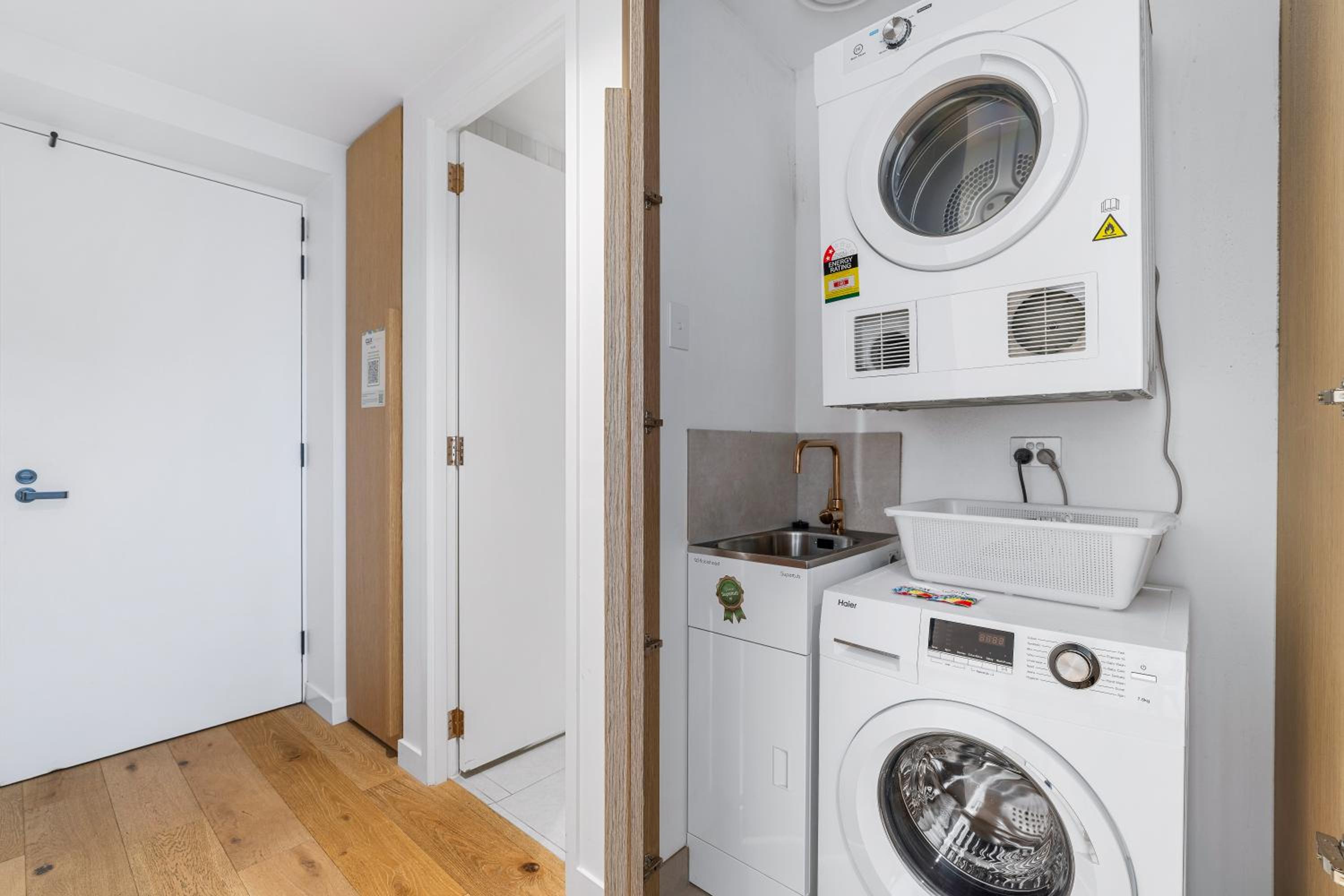 Two Bedroom One Bathroom Apartment thumbnail 5
