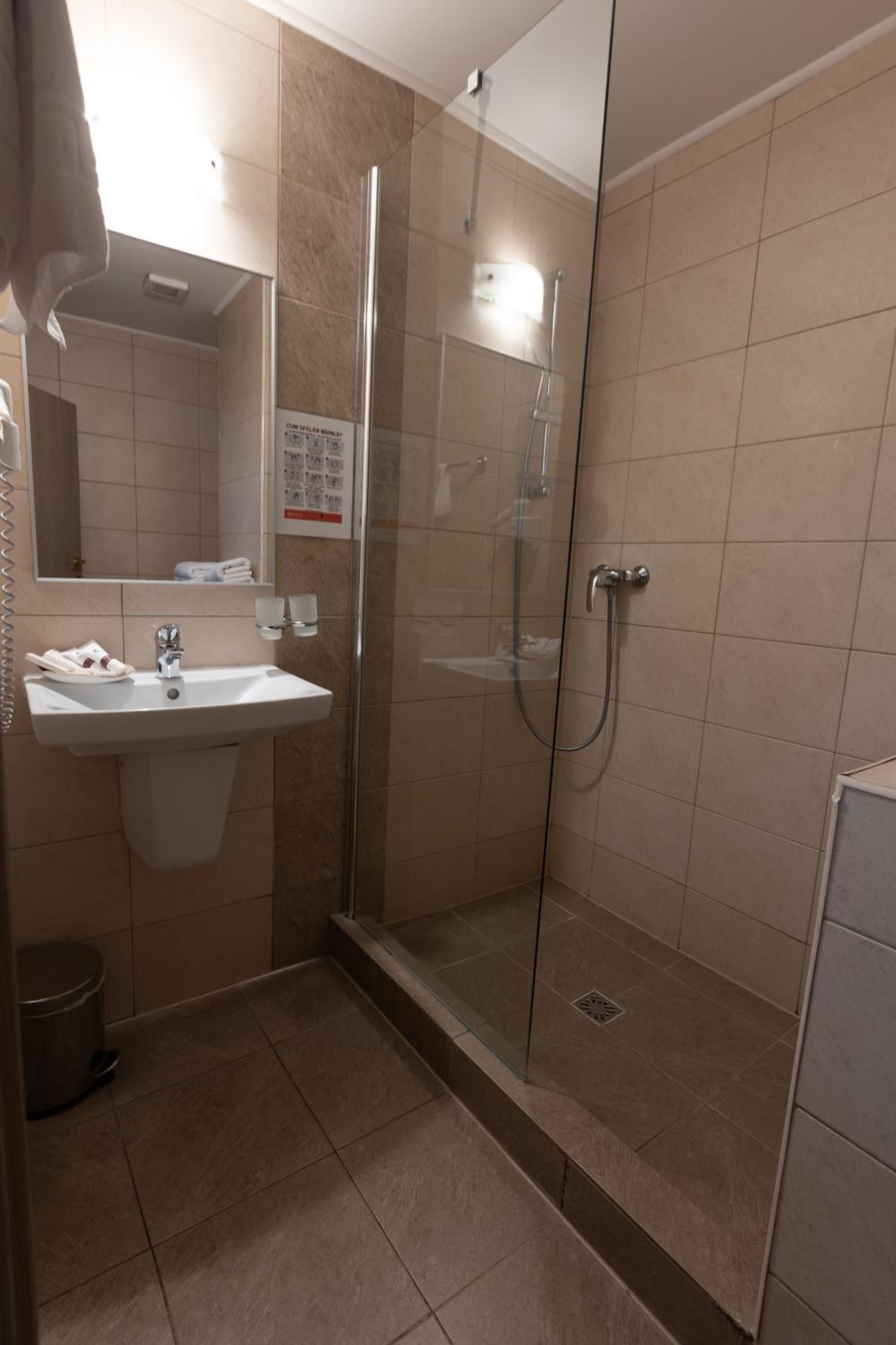 Triple Room - Photo 2